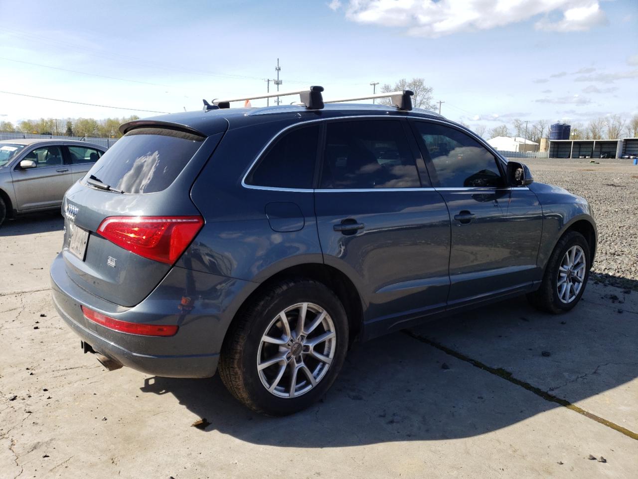 Photo 2 VIN: WA1LKAFP8AA003929 - AUDI Q5 