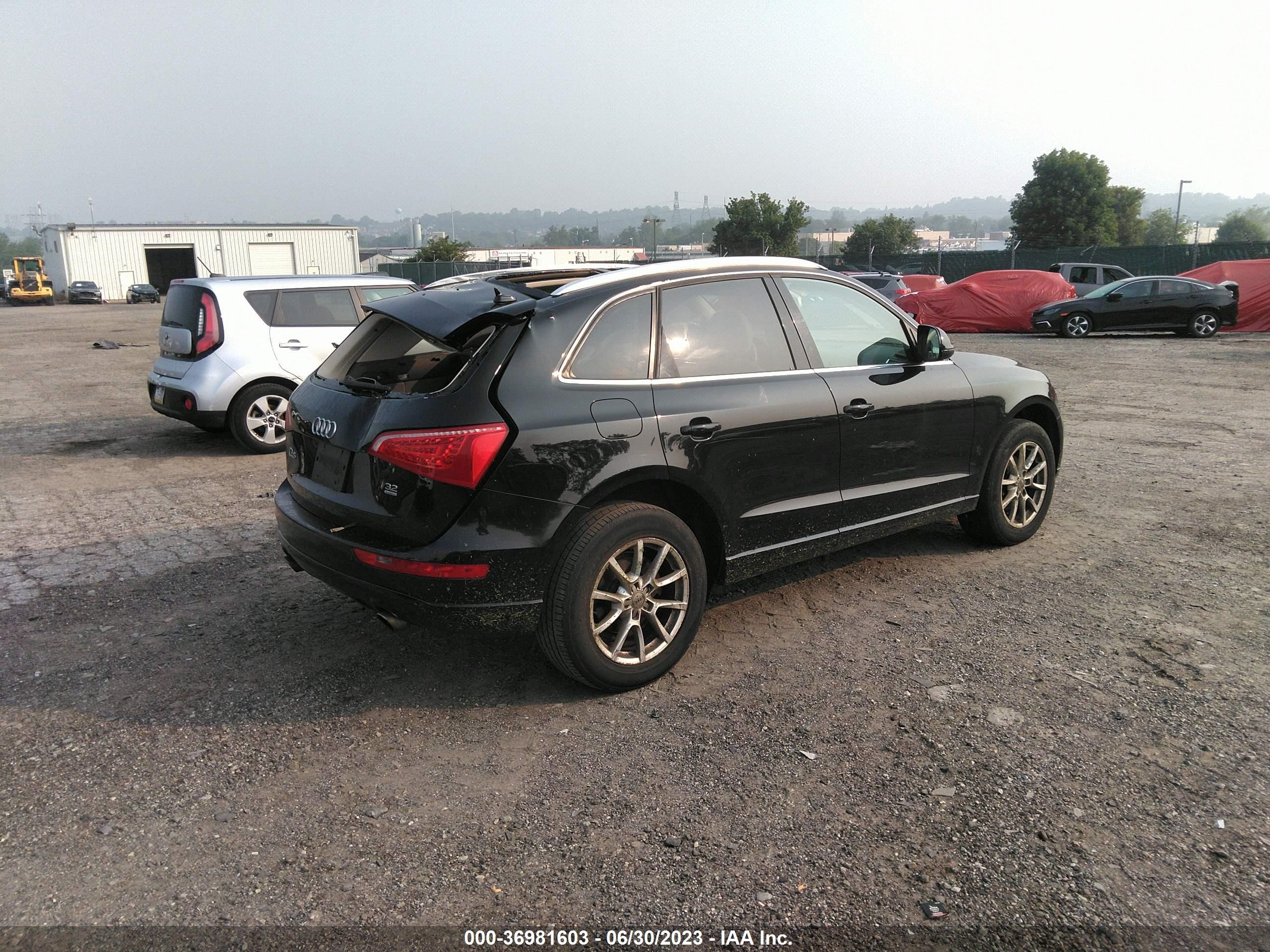 Photo 3 VIN: WA1LKAFP8AA099805 - AUDI Q5 