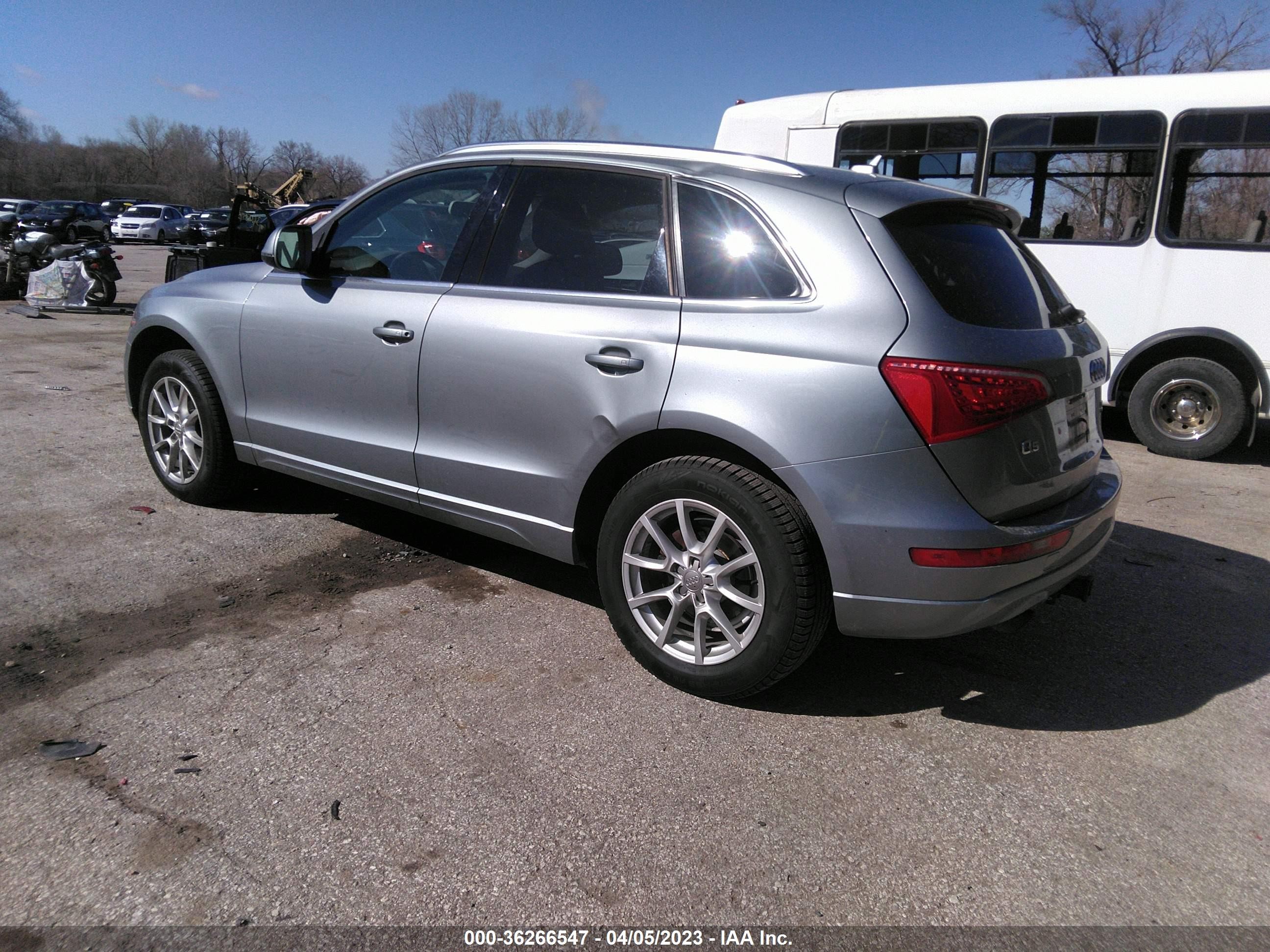 Photo 2 VIN: WA1LKAFP9AA034686 - AUDI Q5 