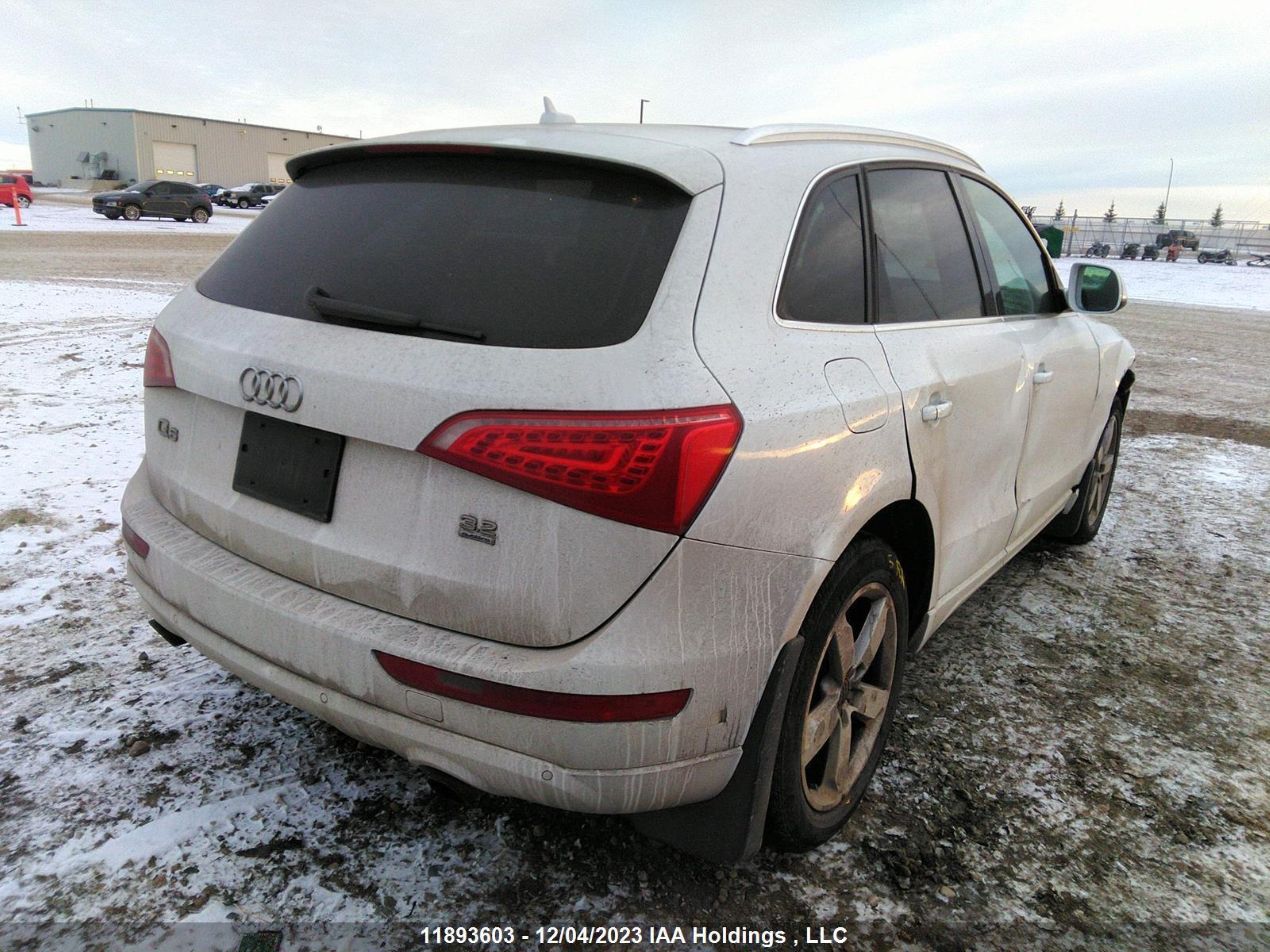 Photo 3 VIN: WA1LKCFP2AA031995 - AUDI Q5 