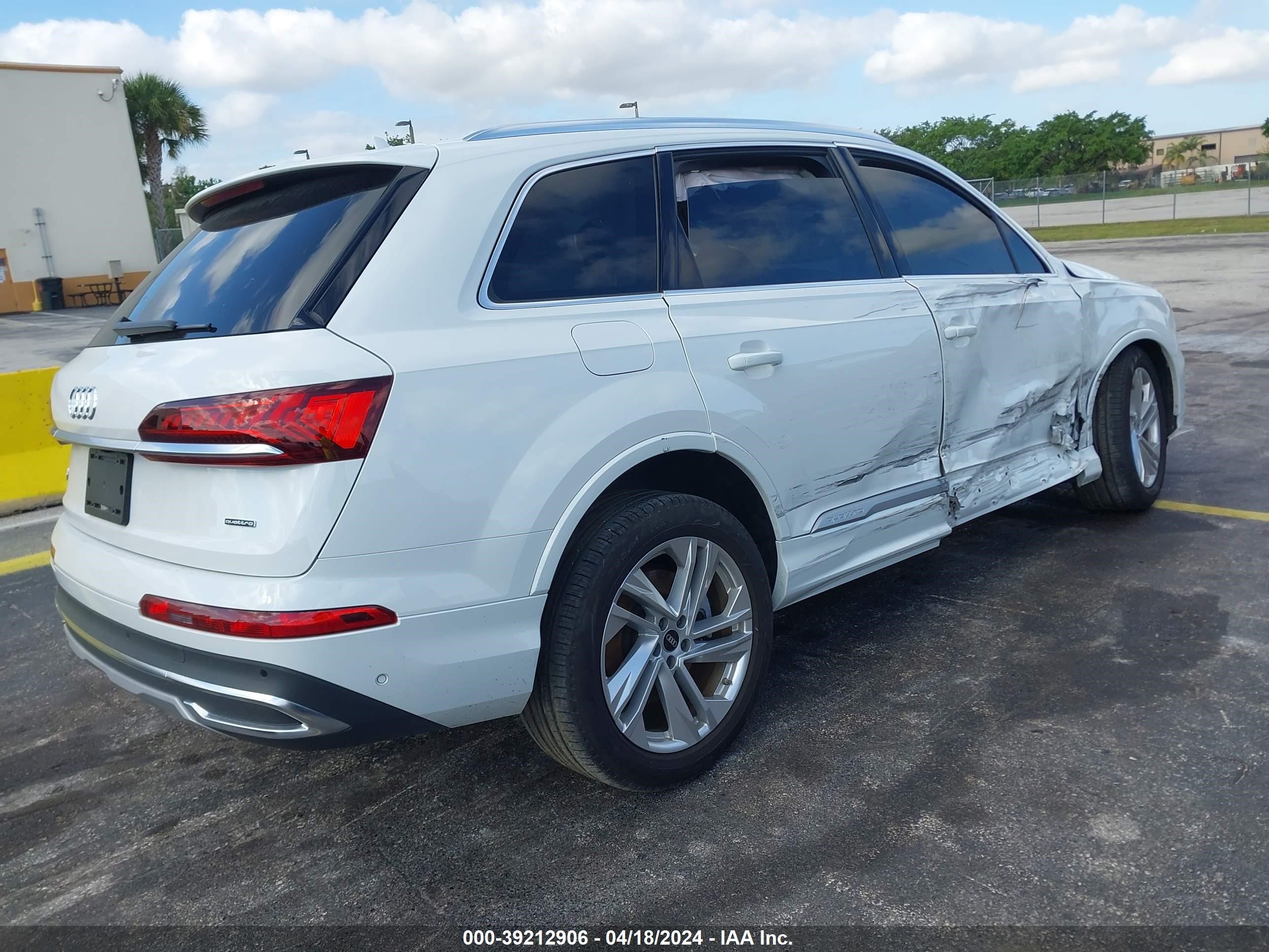 Photo 3 VIN: WA1LXBF79PD011293 - AUDI Q7 