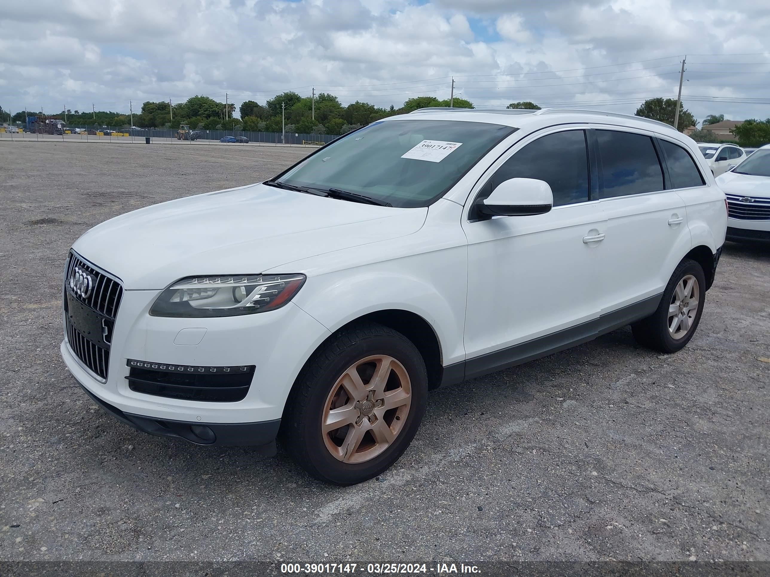 Photo 1 VIN: WA1LYAFE0AD008456 - AUDI Q7 