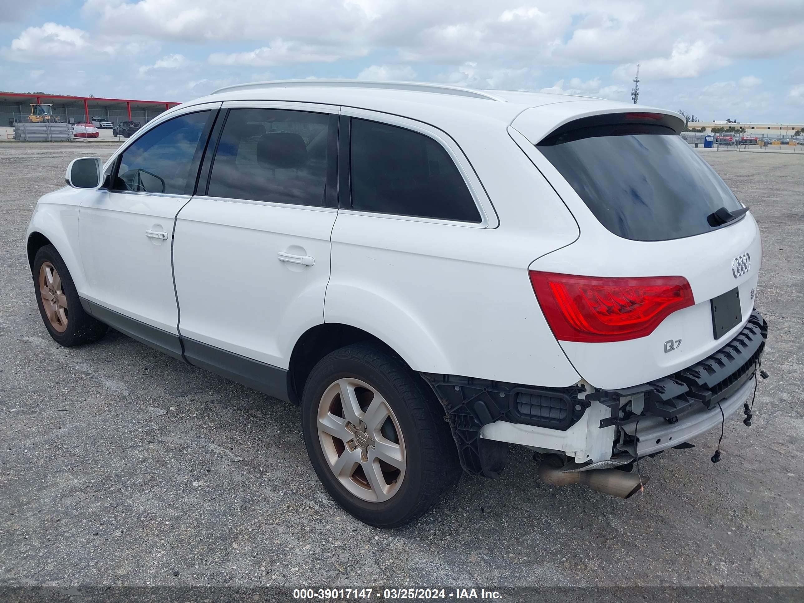 Photo 2 VIN: WA1LYAFE0AD008456 - AUDI Q7 