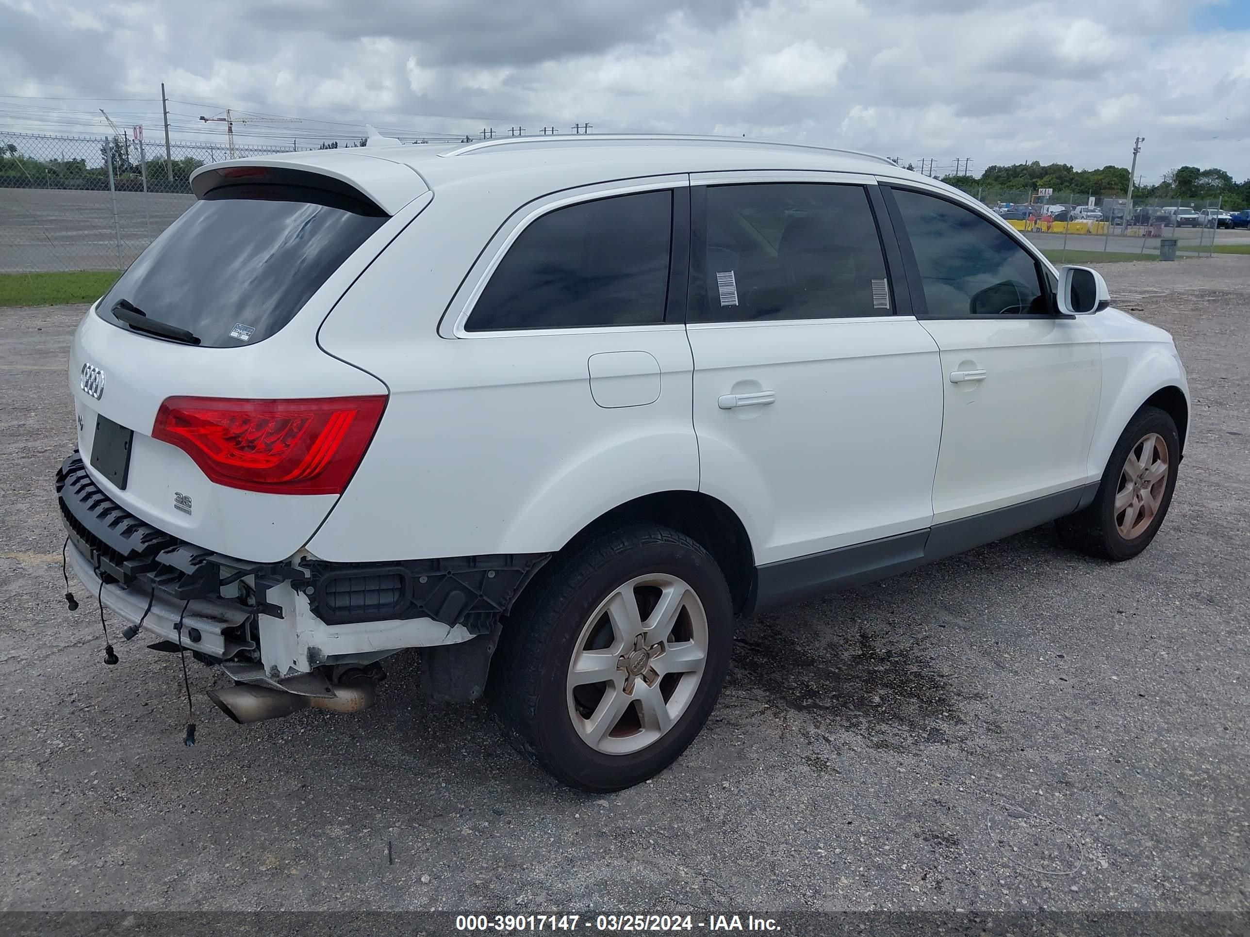 Photo 3 VIN: WA1LYAFE0AD008456 - AUDI Q7 