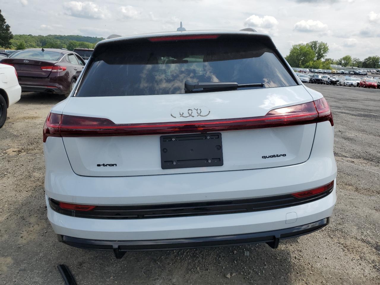 Photo 5 VIN: WA1VABGE9NB023928 - AUDI E-TRON 