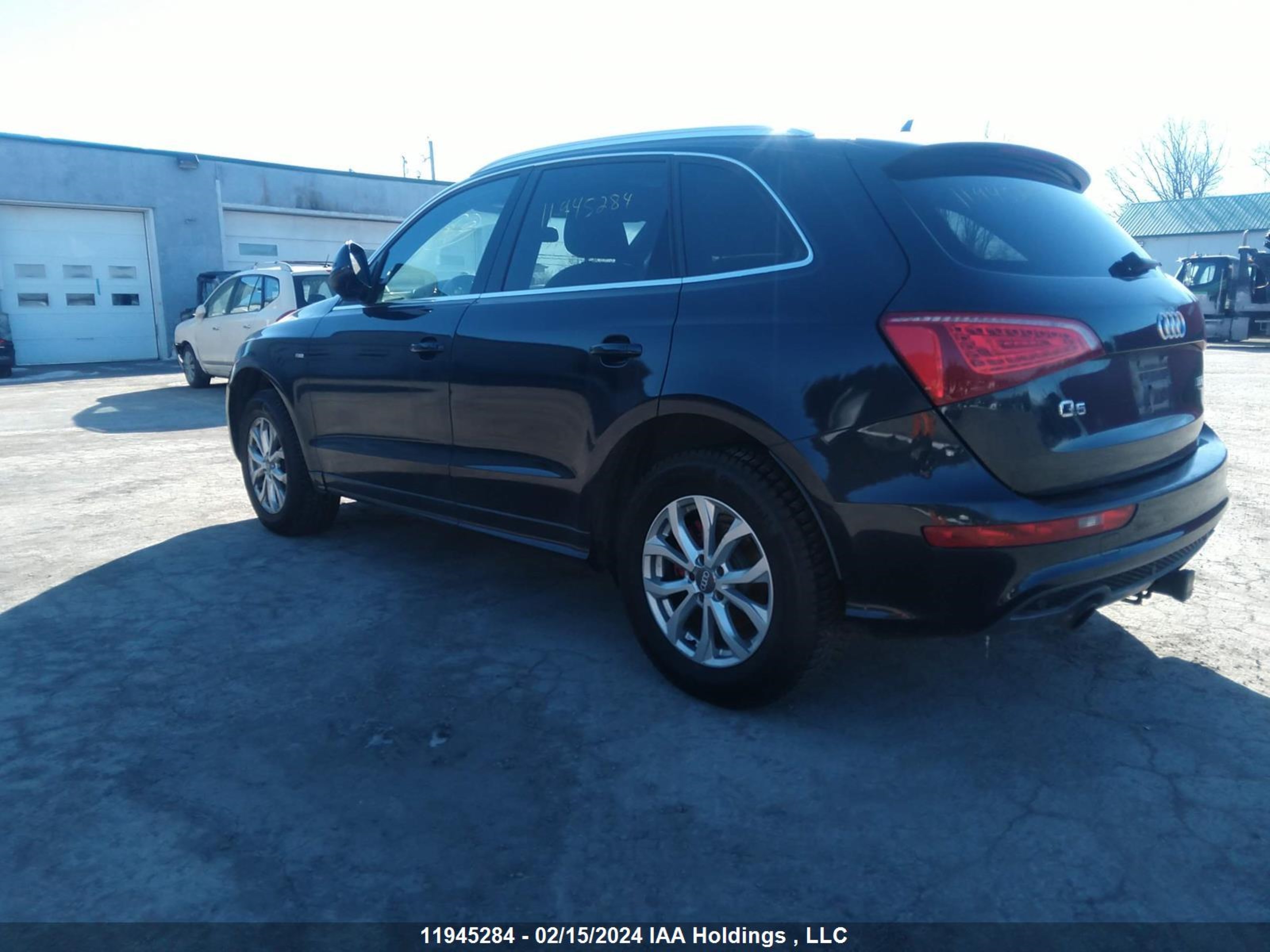 Photo 2 VIN: WA1WFCFP2CA059915 - AUDI Q5 