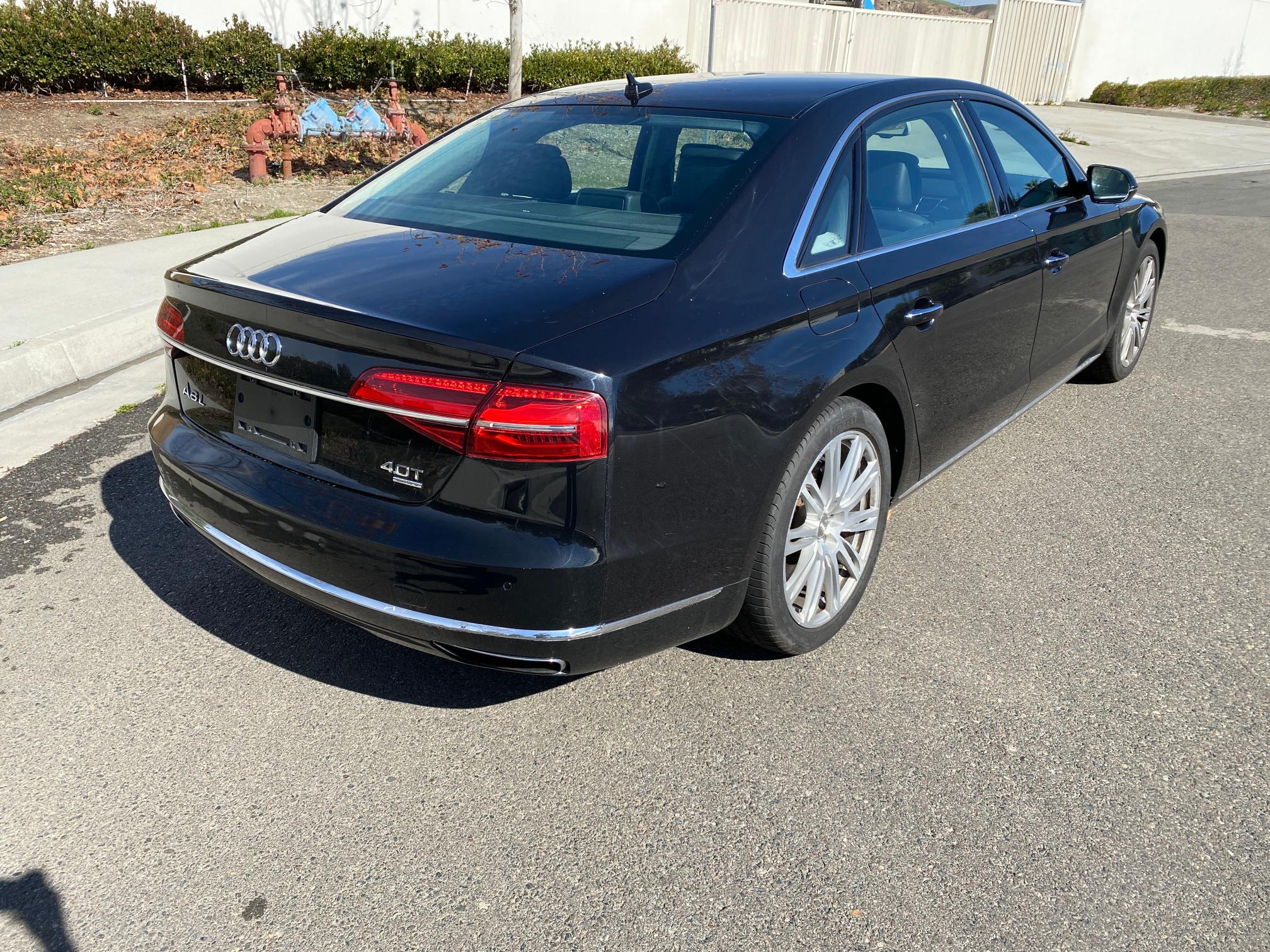 Photo 3 VIN: WAU32AFD1FN035016 - AUDI A8 