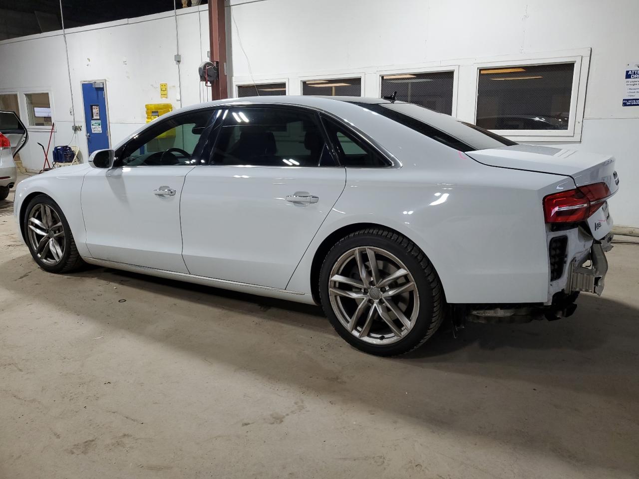 Photo 1 VIN: WAU32AFD9FN031912 - AUDI A8 