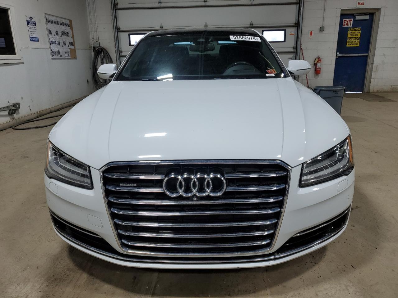 Photo 4 VIN: WAU32AFD9FN031912 - AUDI A8 