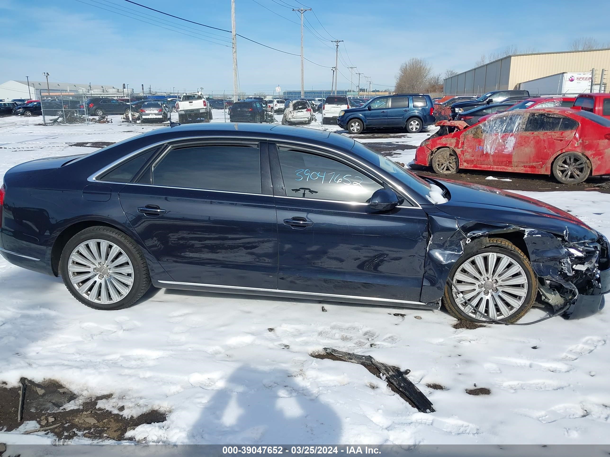 Photo 12 VIN: WAU3GAFD8FN011832 - AUDI A8 