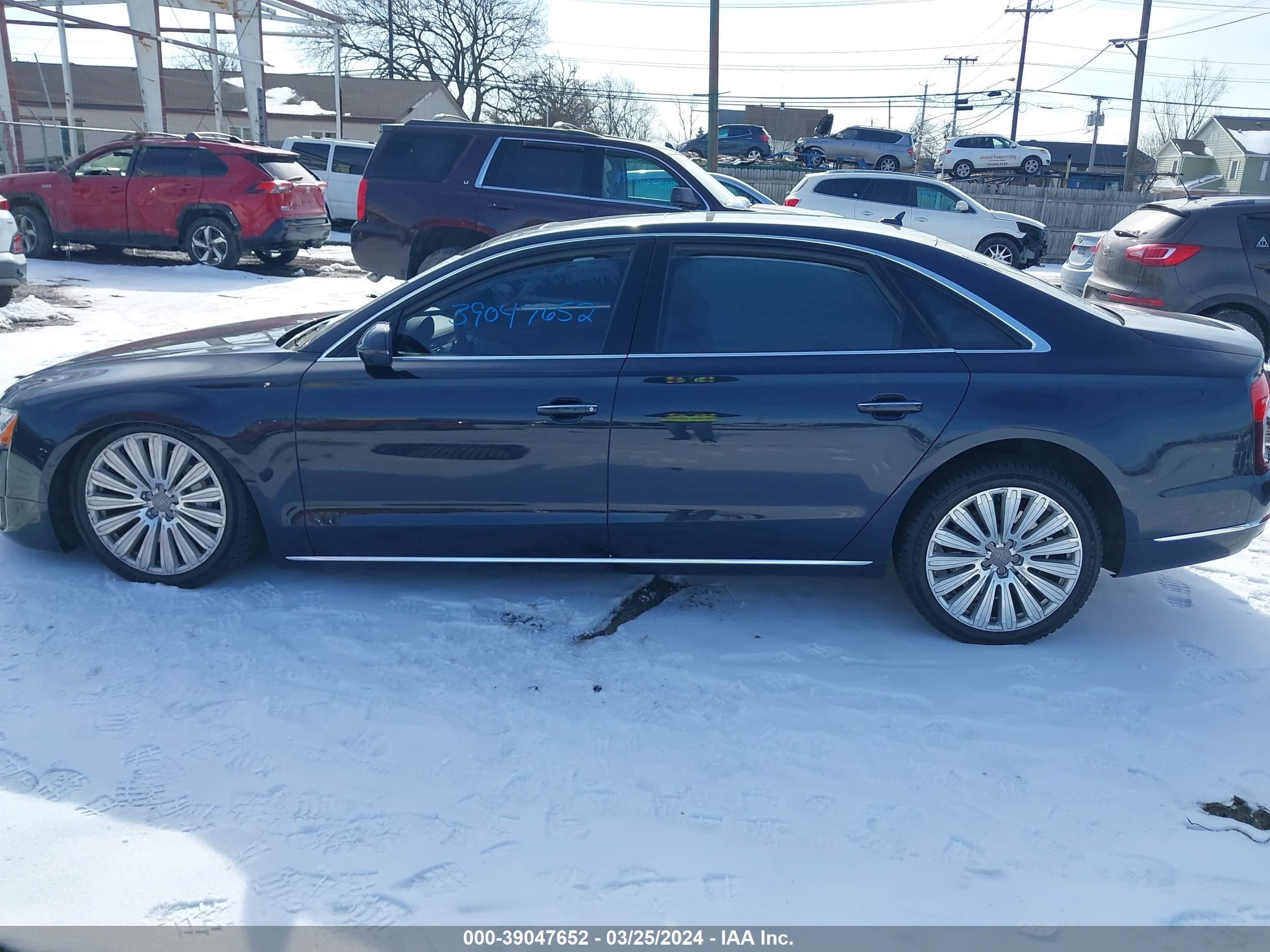 Photo 13 VIN: WAU3GAFD8FN011832 - AUDI A8 