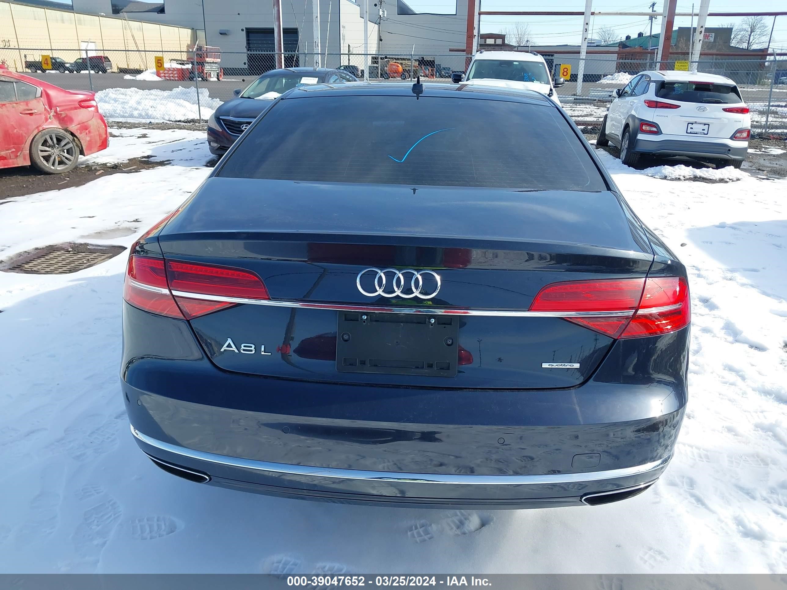 Photo 15 VIN: WAU3GAFD8FN011832 - AUDI A8 