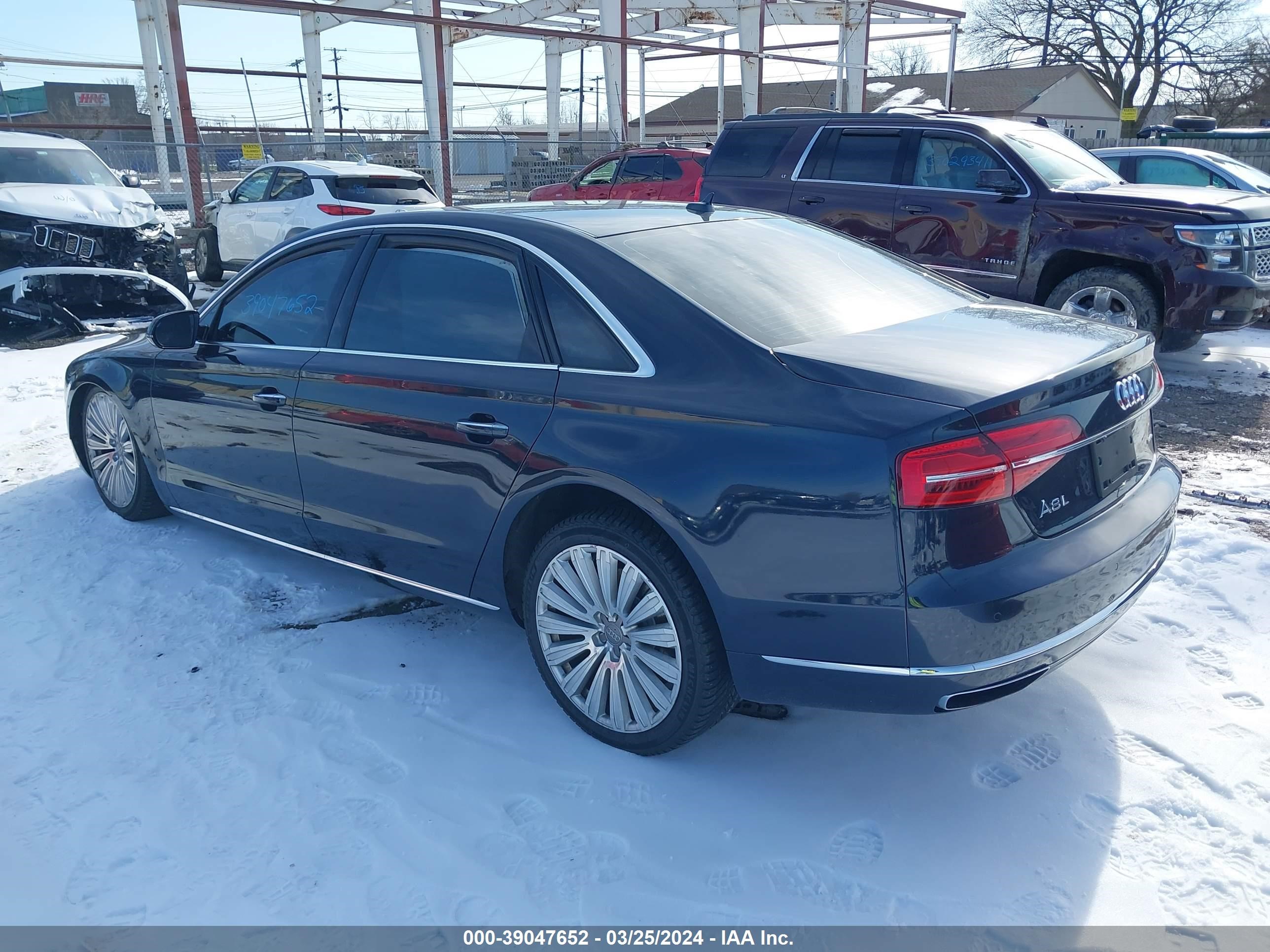 Photo 2 VIN: WAU3GAFD8FN011832 - AUDI A8 