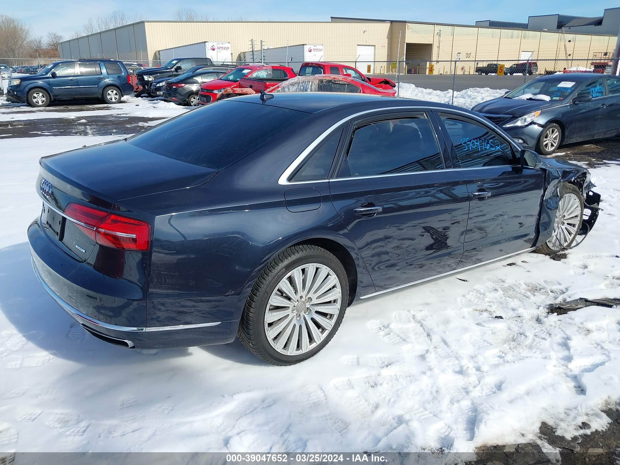 Photo 3 VIN: WAU3GAFD8FN011832 - AUDI A8 