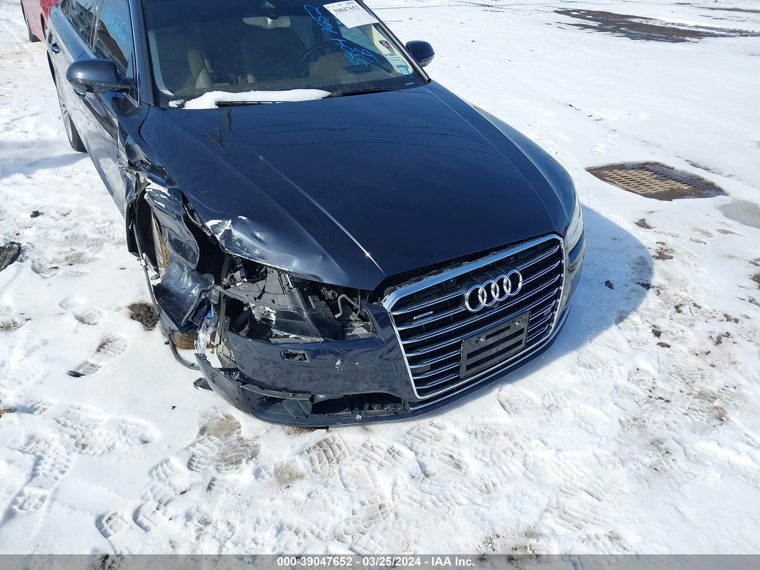 Photo 5 VIN: WAU3GAFD8FN011832 - AUDI A8 