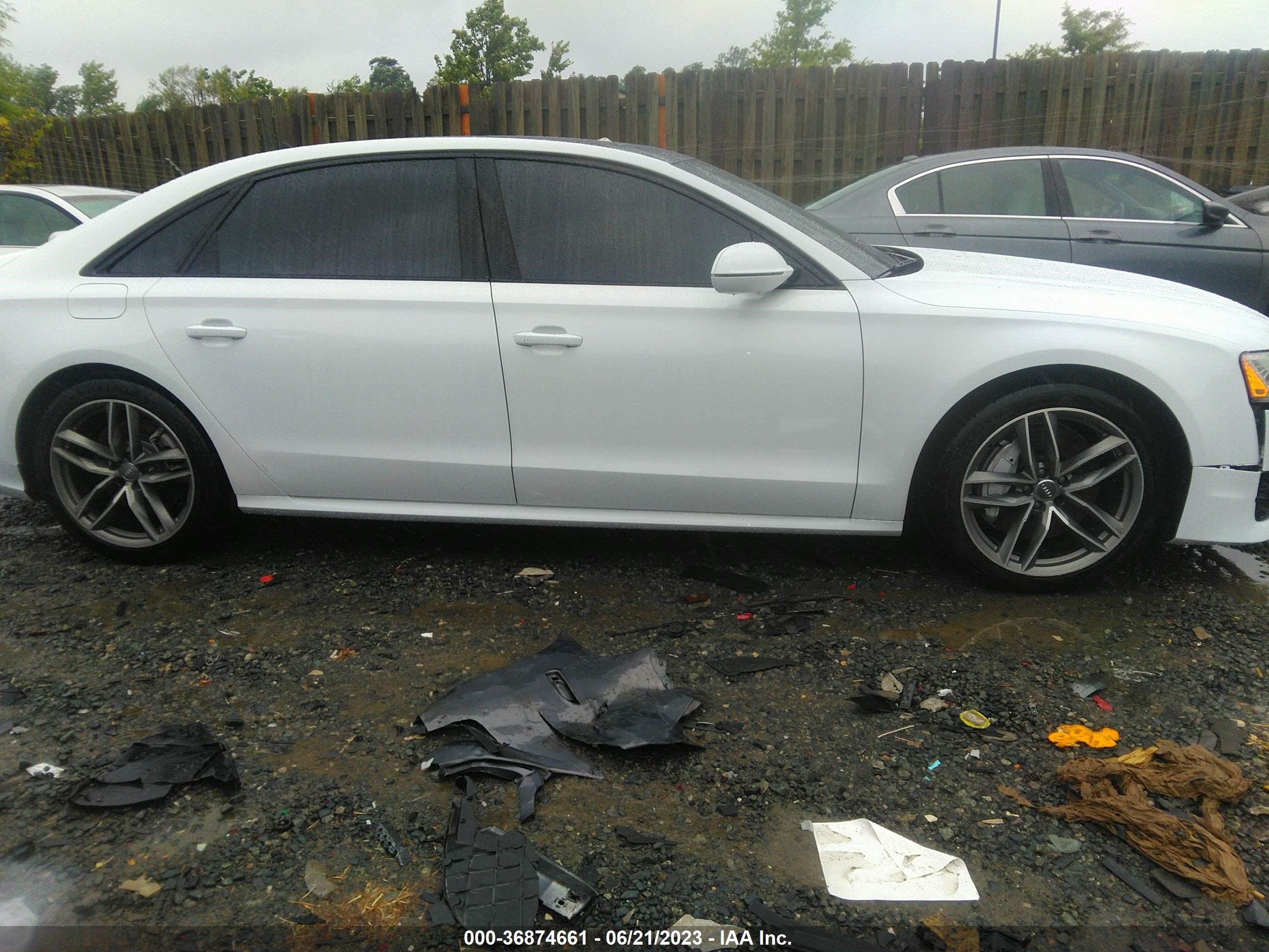 Photo 12 VIN: WAU44AFD4HN020883 - AUDI A8 