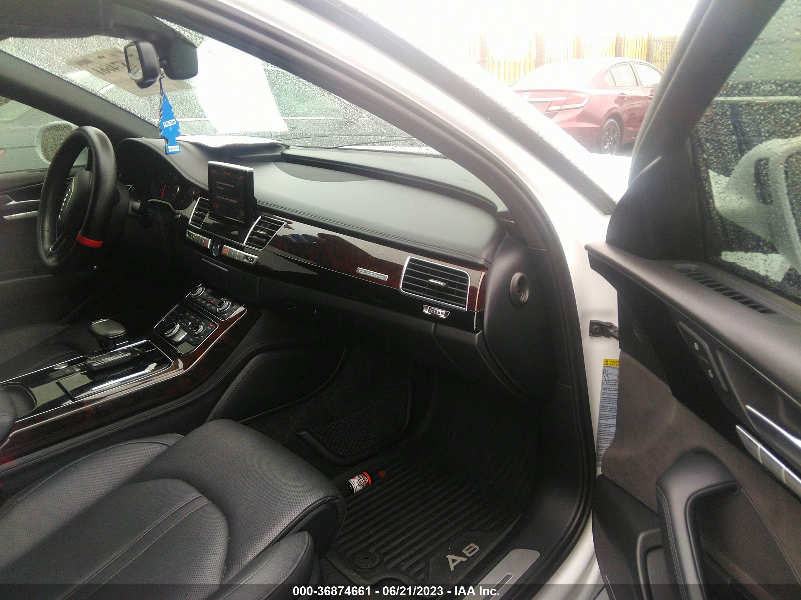 Photo 4 VIN: WAU44AFD4HN020883 - AUDI A8 