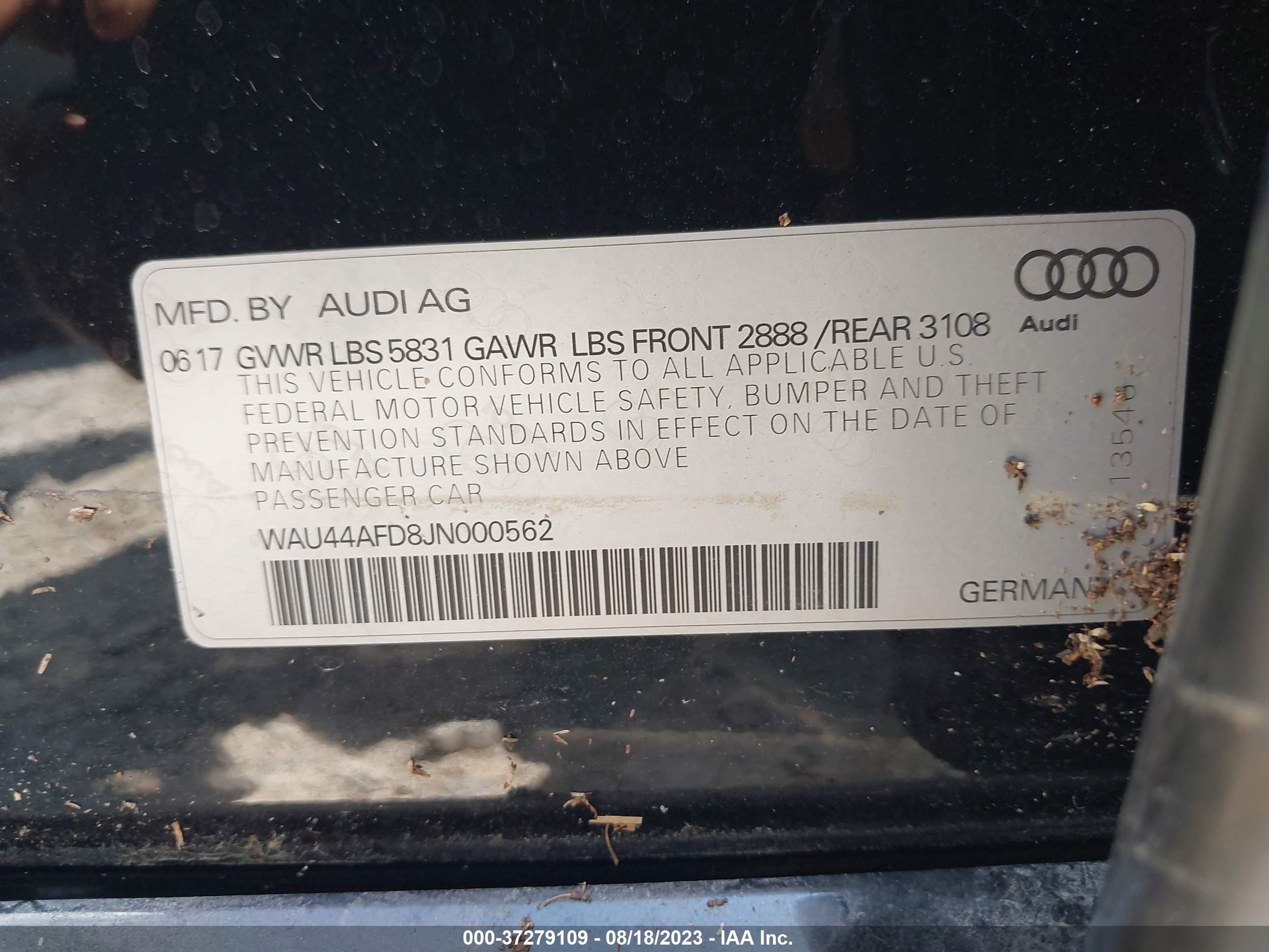 Photo 8 VIN: WAU44AFD8JN000562 - AUDI A8 