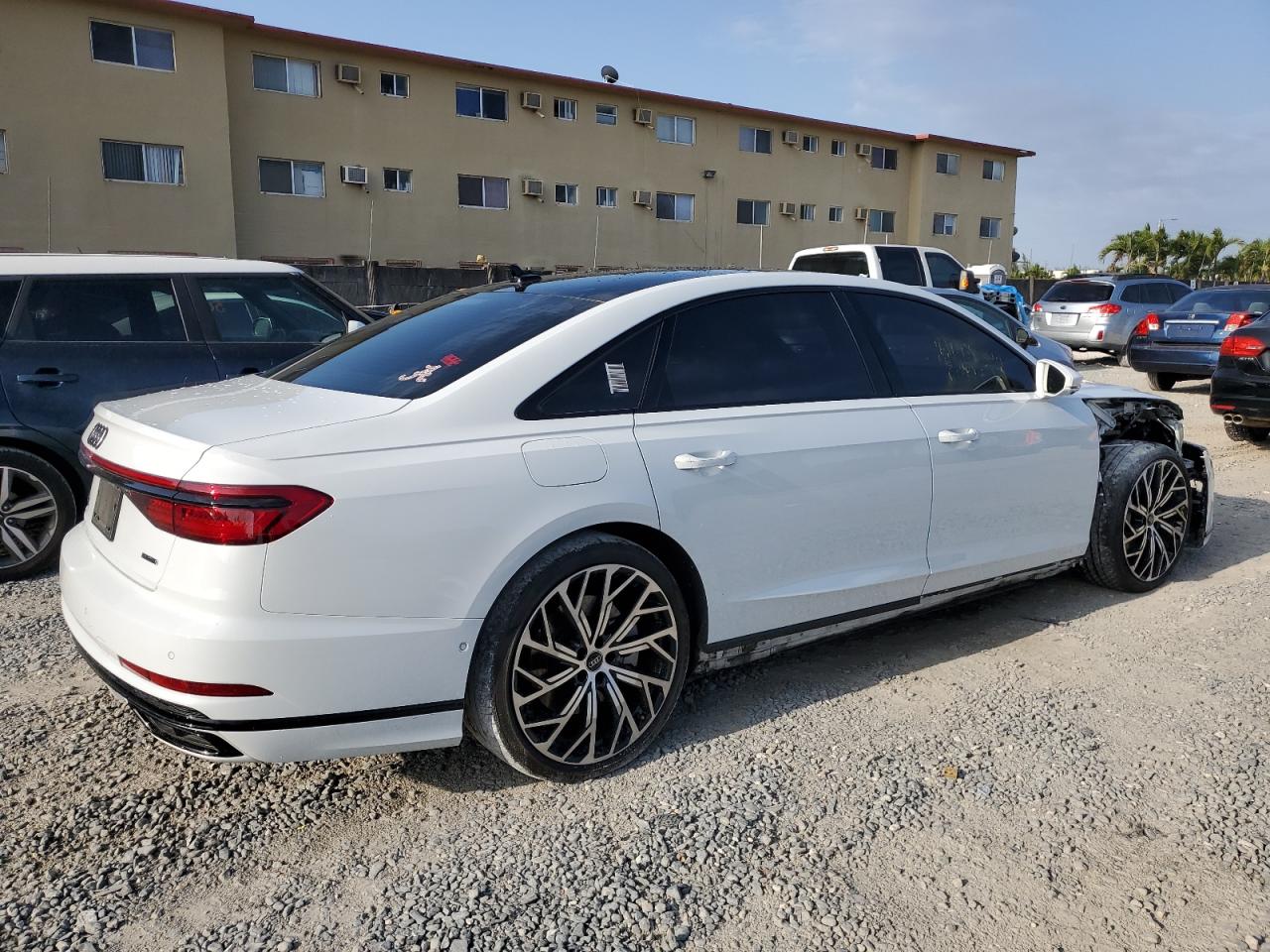 Photo 2 VIN: WAU8DAF81MN030527 - AUDI A8 