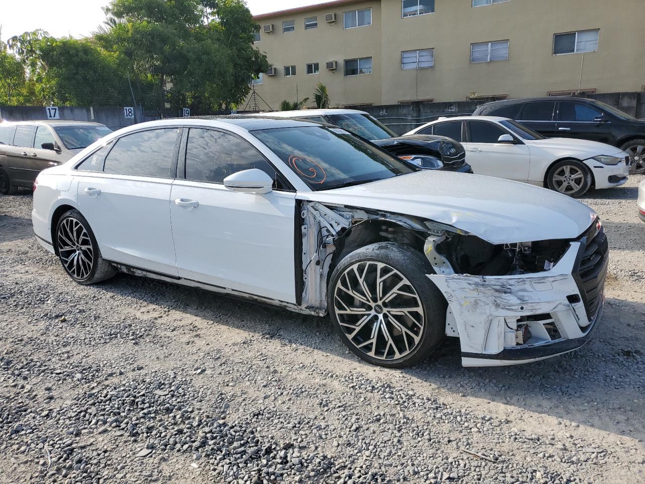 Photo 3 VIN: WAU8DAF81MN030527 - AUDI A8 