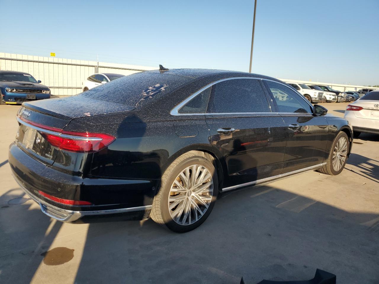 Photo 2 VIN: WAU8DAF85KN006602 - AUDI A8 