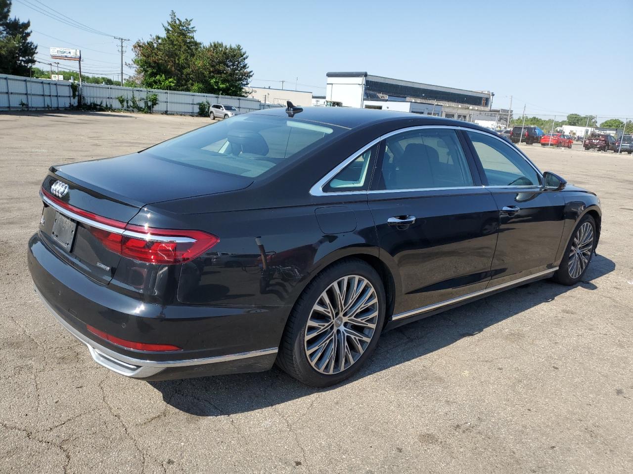 Photo 2 VIN: WAU8DAF85KN015512 - AUDI A8 