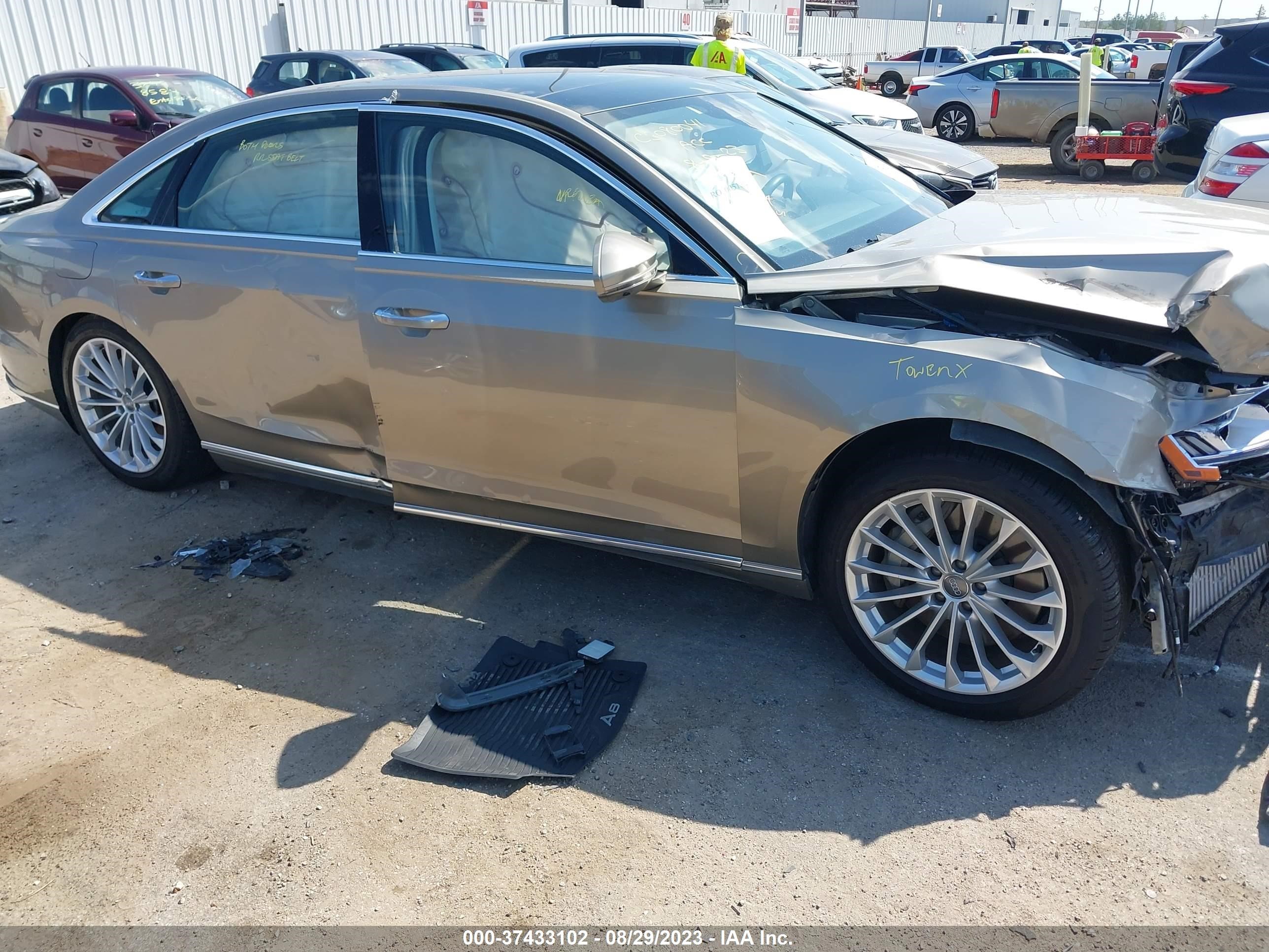 Photo 12 VIN: WAU8DAF86KN009864 - AUDI A8 