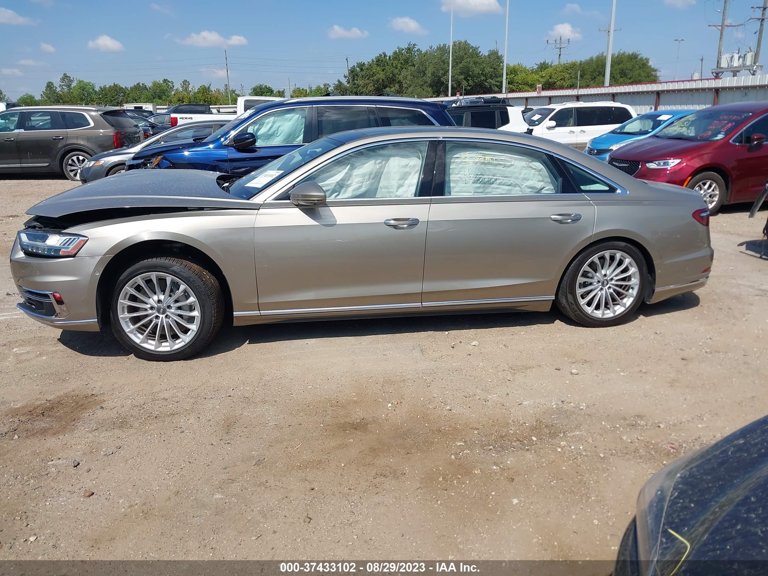 Photo 13 VIN: WAU8DAF86KN009864 - AUDI A8 