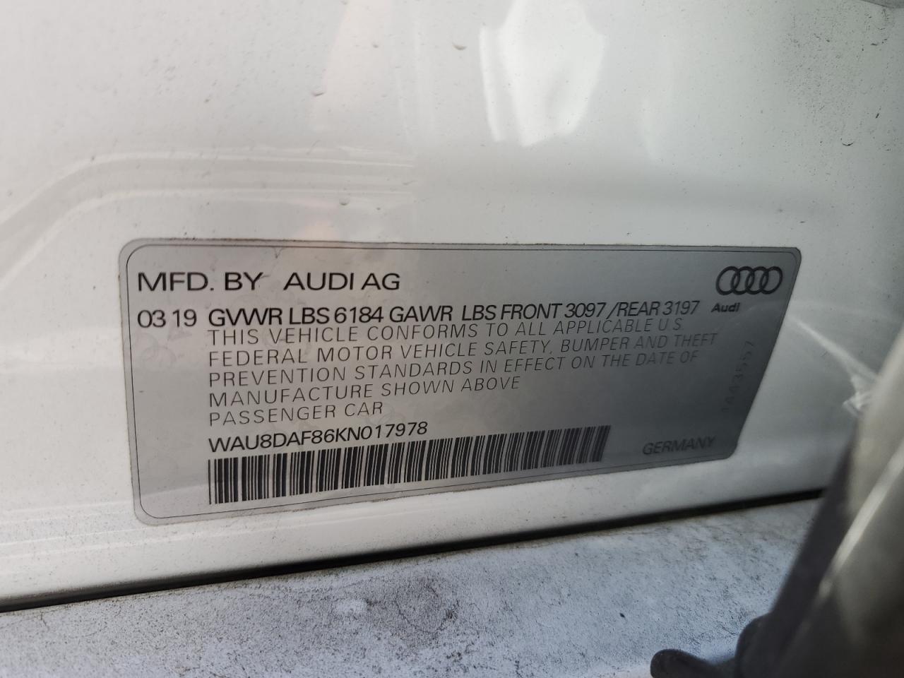 Photo 12 VIN: WAU8DAF86KN017978 - AUDI A8 