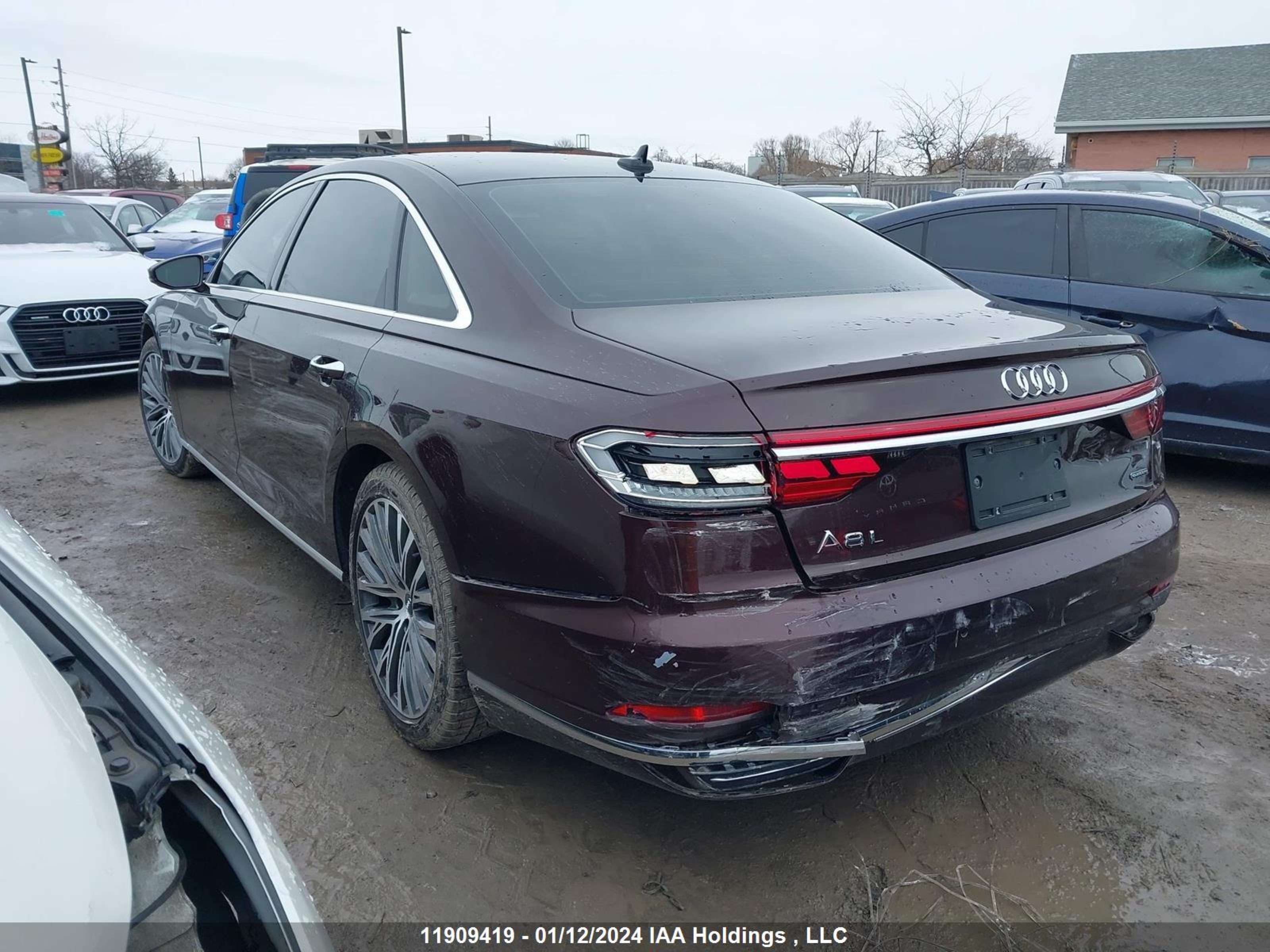 Photo 2 VIN: WAU8DAF89KN007817 - AUDI A8 