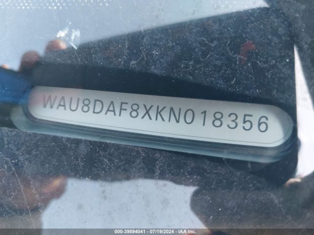 Photo 8 VIN: WAU8DAF8XKN018356 - AUDI A8 