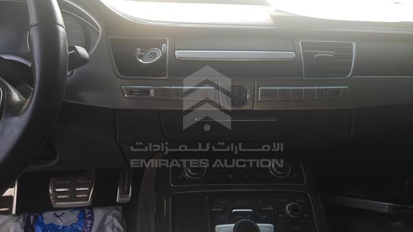 Photo 17 VIN: WAUA2BFD5EN005819 - AUDI S8 