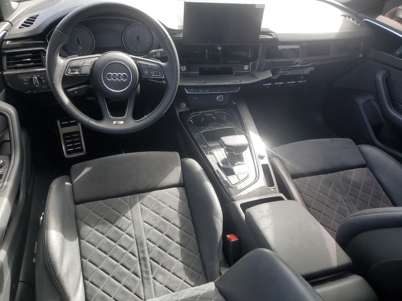 Photo 7 VIN: WAUA4CF54NA028119 - AUDI RS5 