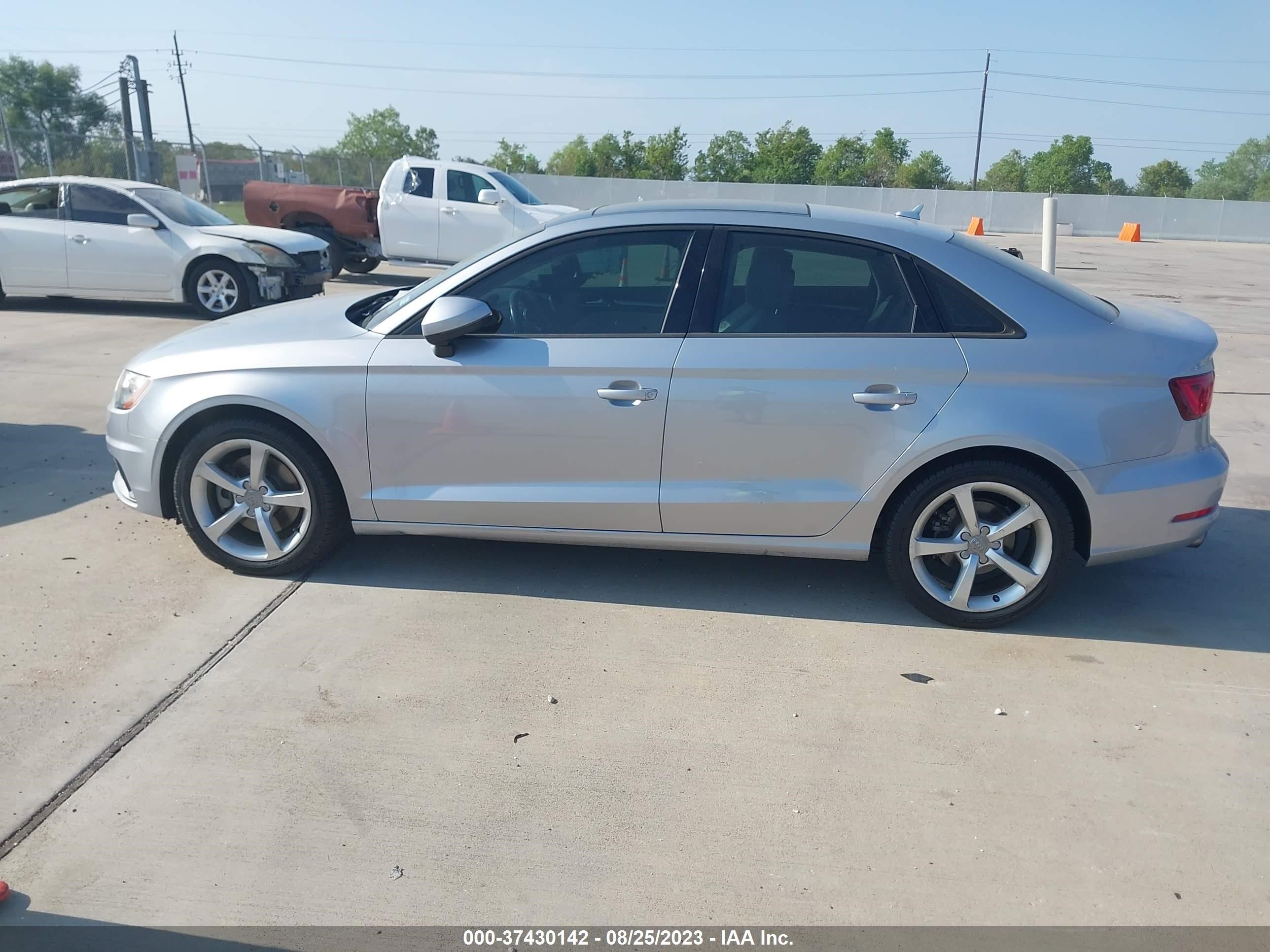 Photo 13 VIN: WAUA7GFF9G1112530 - AUDI A3 