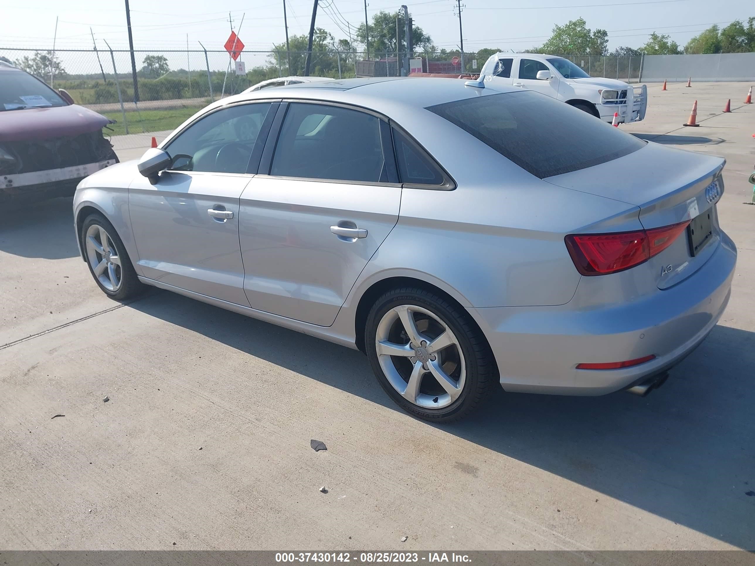 Photo 2 VIN: WAUA7GFF9G1112530 - AUDI A3 