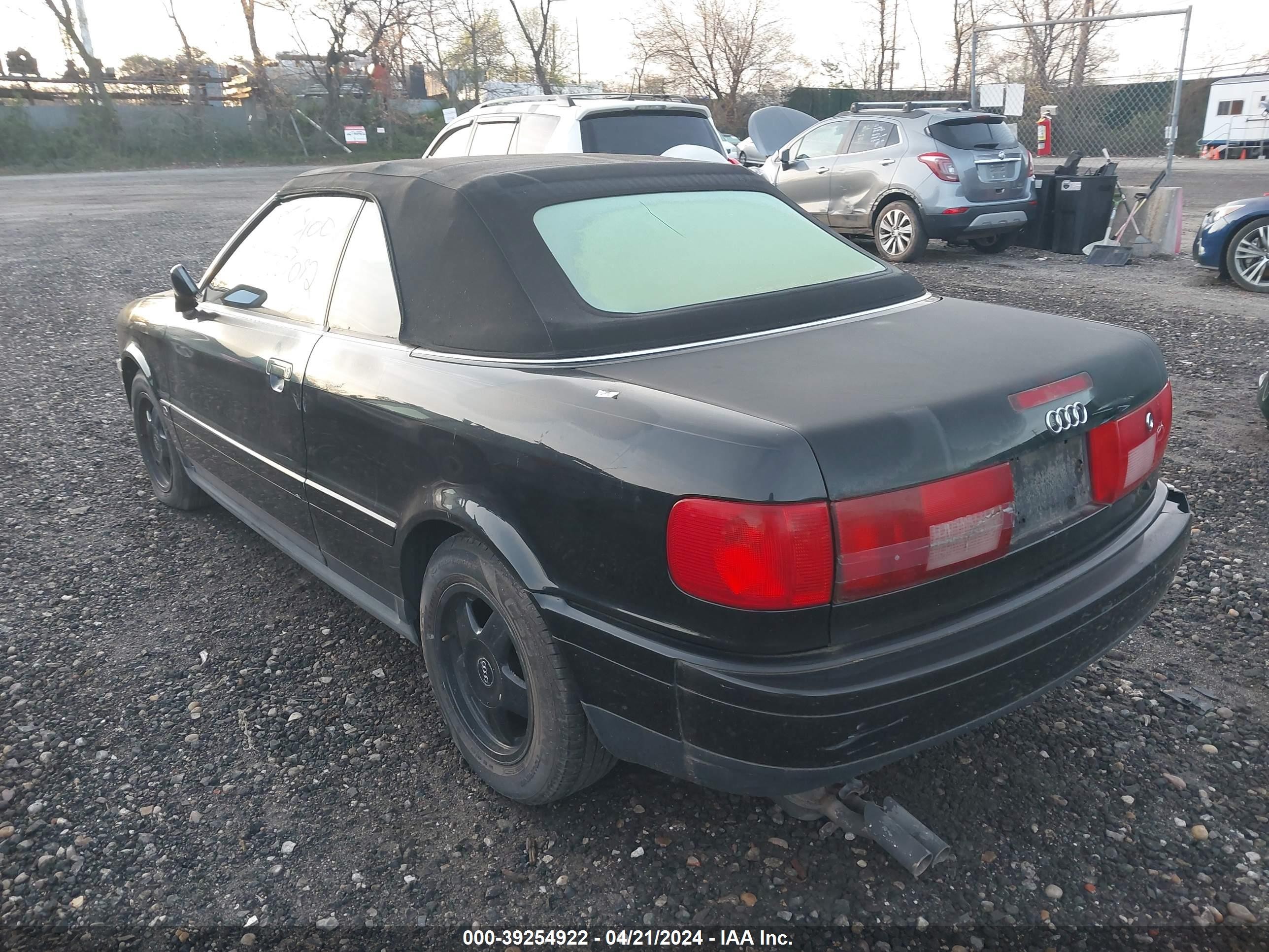 Photo 2 VIN: WAUAA88G3SA003339 - AUDI CABRIOLET 