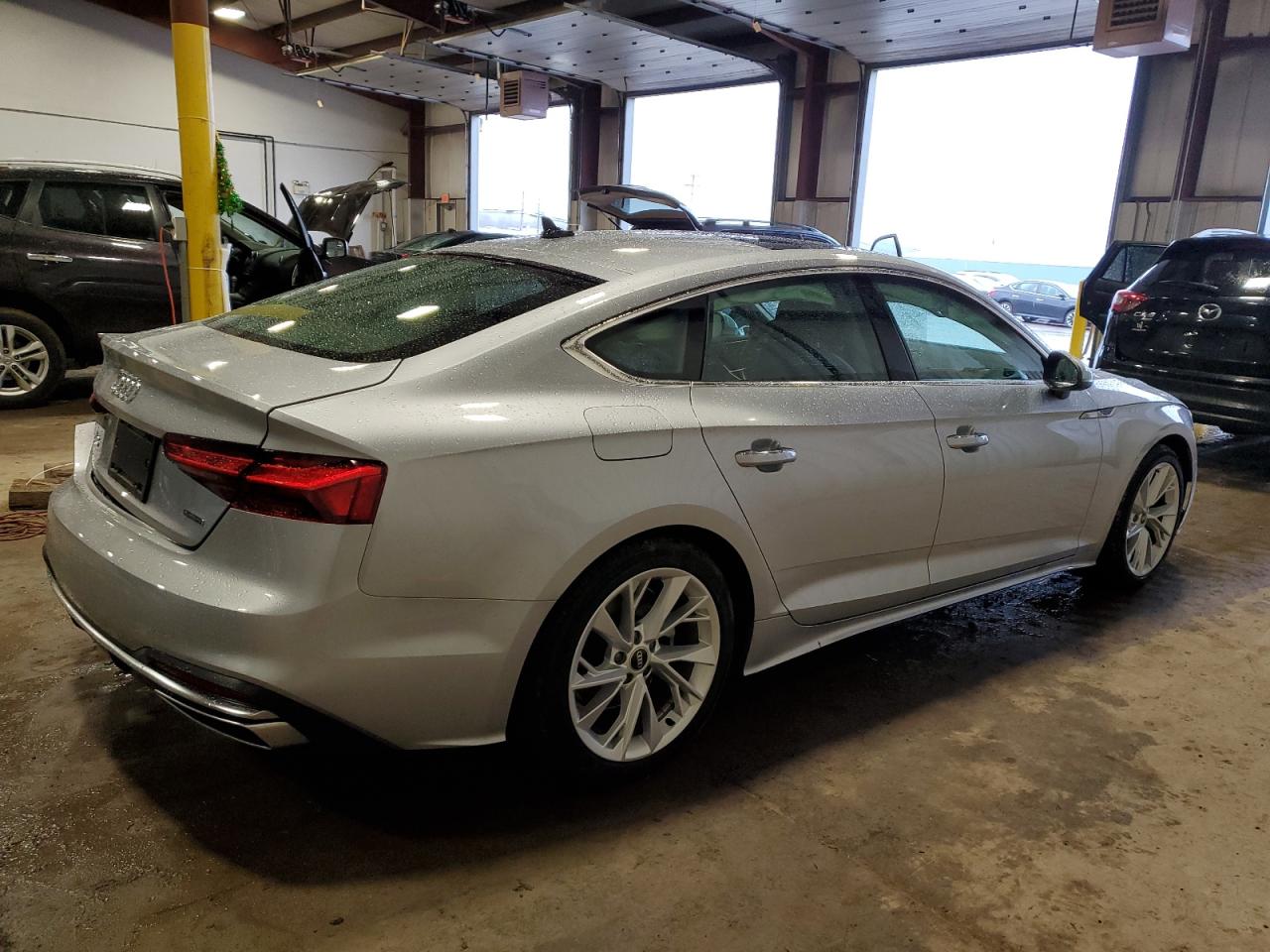 Photo 2 VIN: WAUABCF5XNA015901 - AUDI A5 