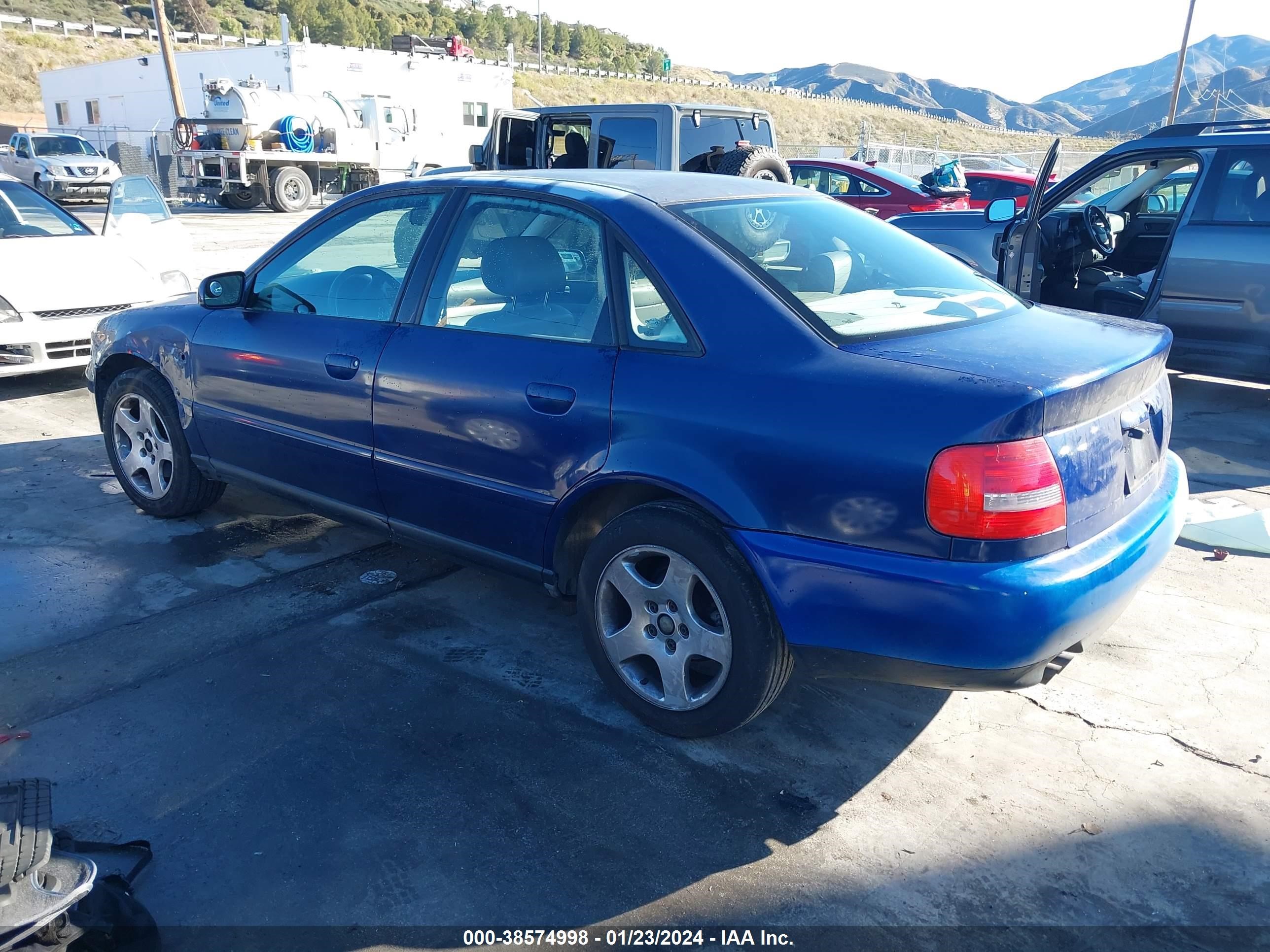 Photo 2 VIN: WAUAC68D01A133131 - AUDI A4 