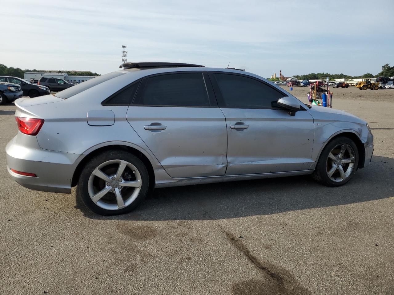 Photo 2 VIN: WAUACGFF4F1044499 - AUDI A3 PREMIUM 