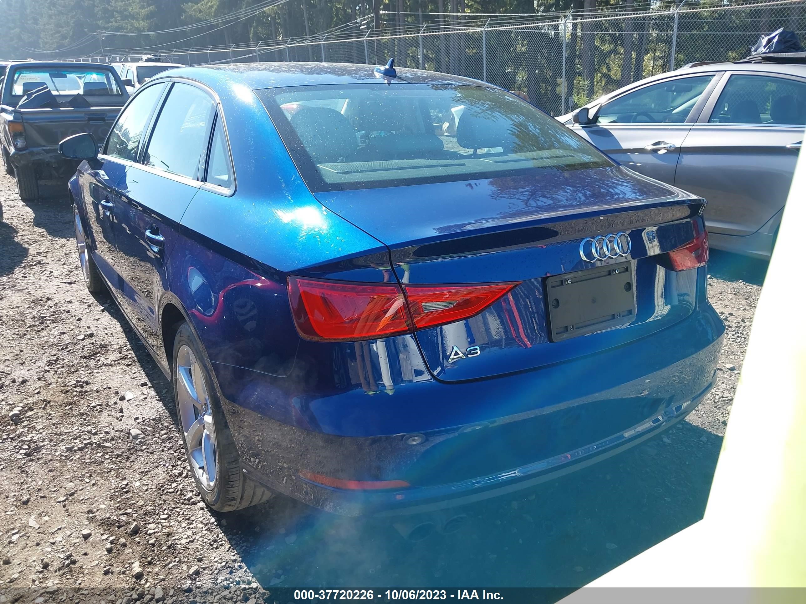 Photo 2 VIN: WAUACGFF4F1113871 - AUDI A3 