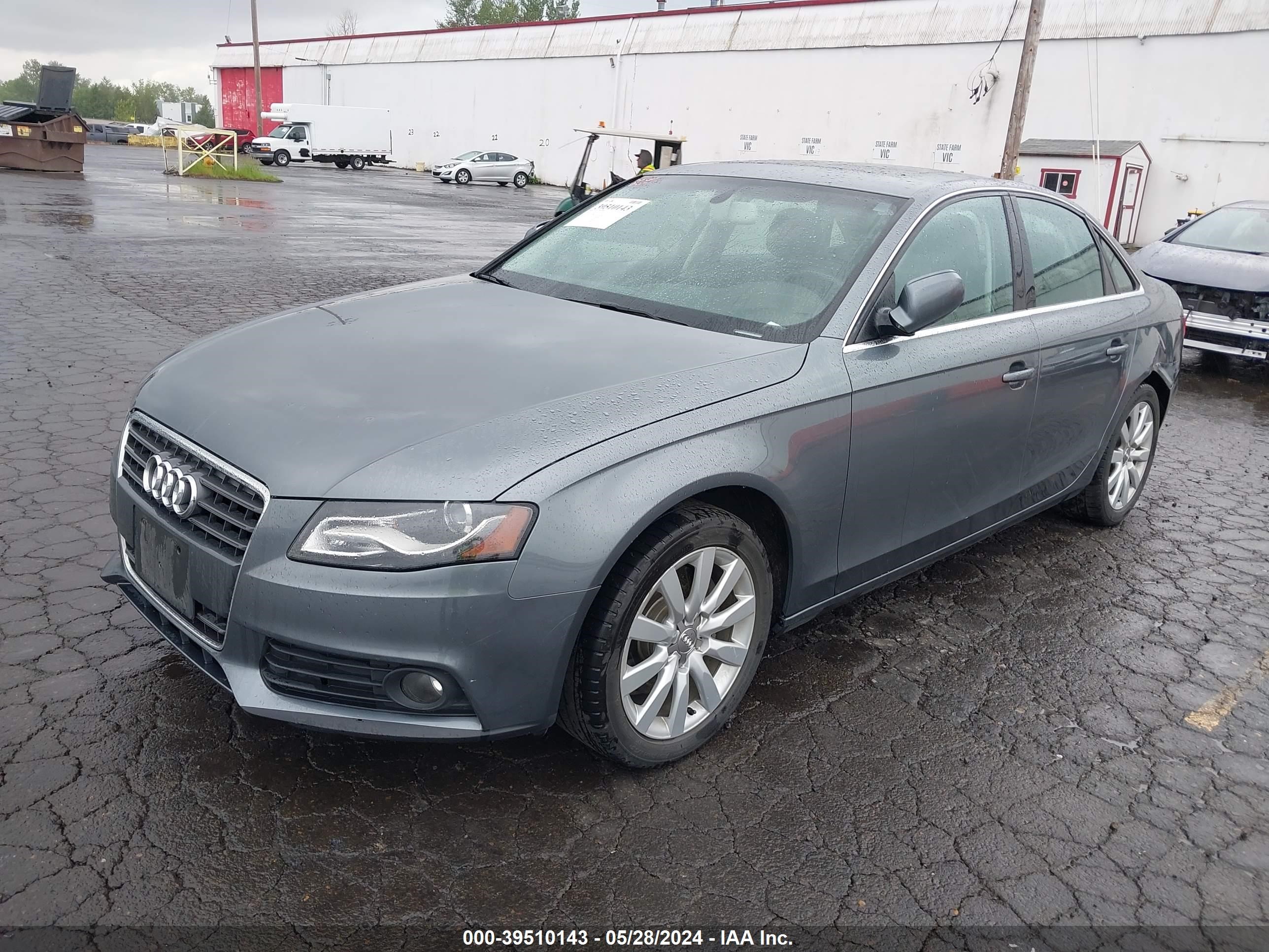 Photo 1 VIN: WAUAFAFL5CN010635 - AUDI A4 