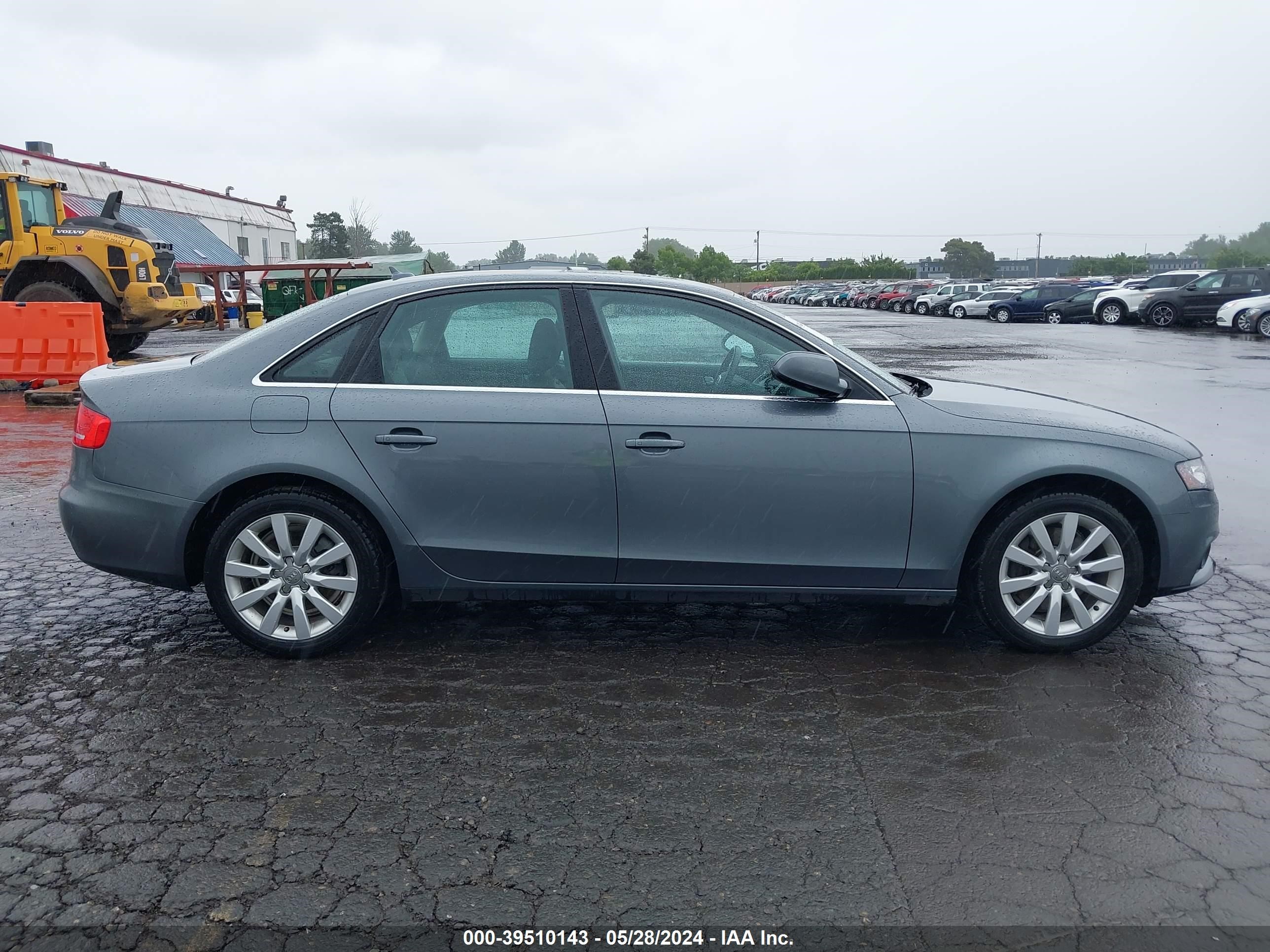 Photo 12 VIN: WAUAFAFL5CN010635 - AUDI A4 