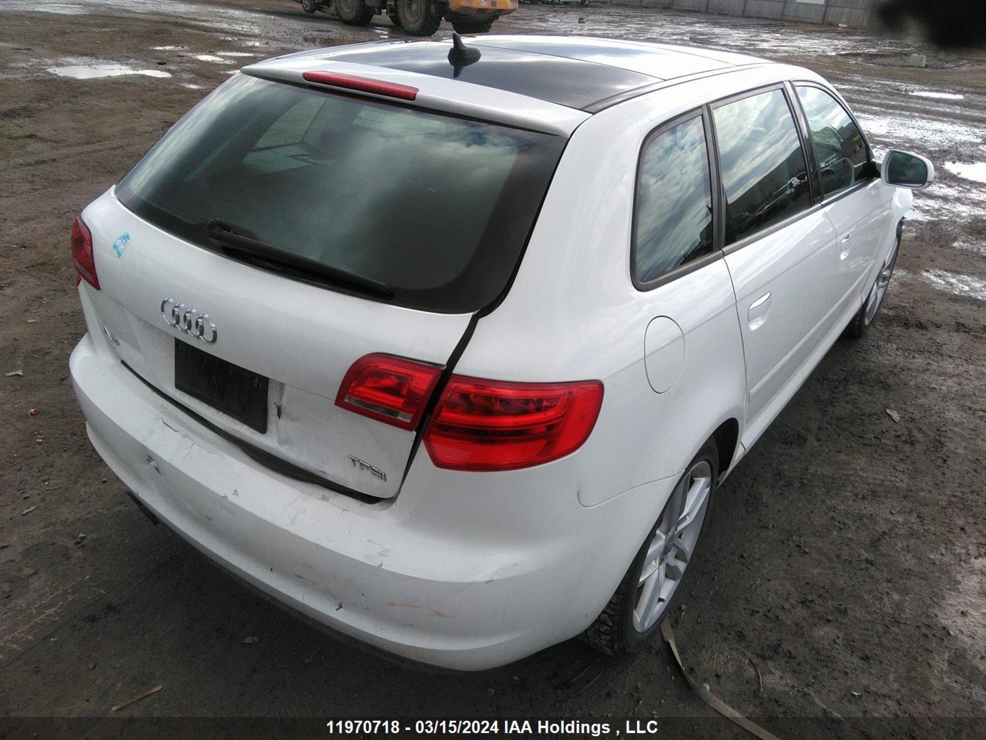 Photo 3 VIN: WAUAFCFM4BA066852 - AUDI A3 