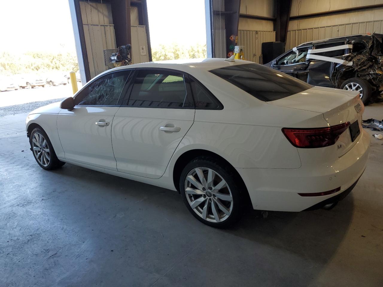 Photo 1 VIN: WAUANAF46HN006192 - AUDI A4 