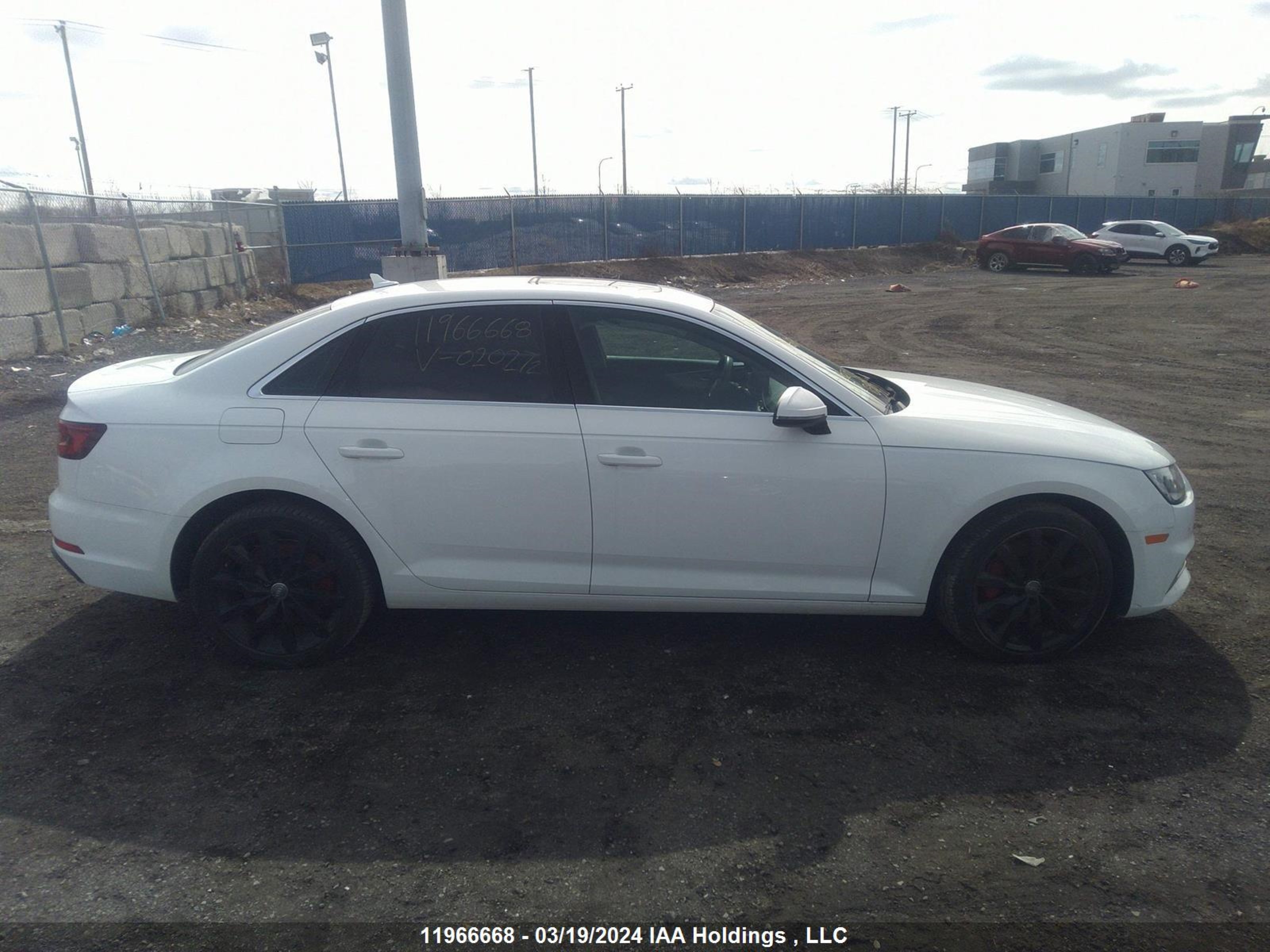 Photo 13 VIN: WAUANAF49KN020272 - AUDI A4 