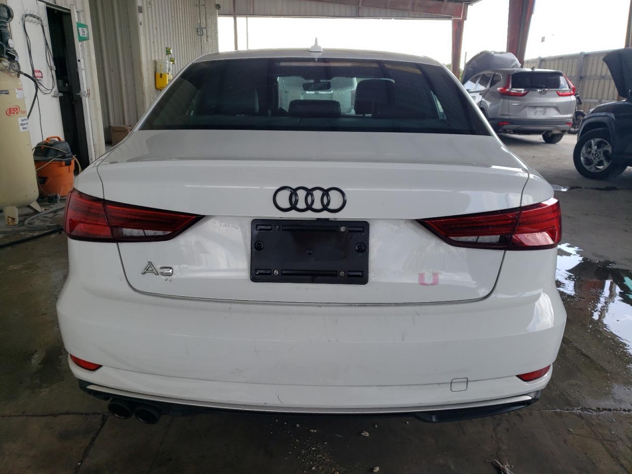 Photo 5 VIN: WAUAUGFF0H1074874 - AUDI A3 