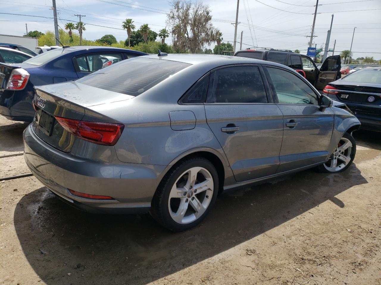 Photo 2 VIN: WAUAUGFF0J1084357 - AUDI A3 