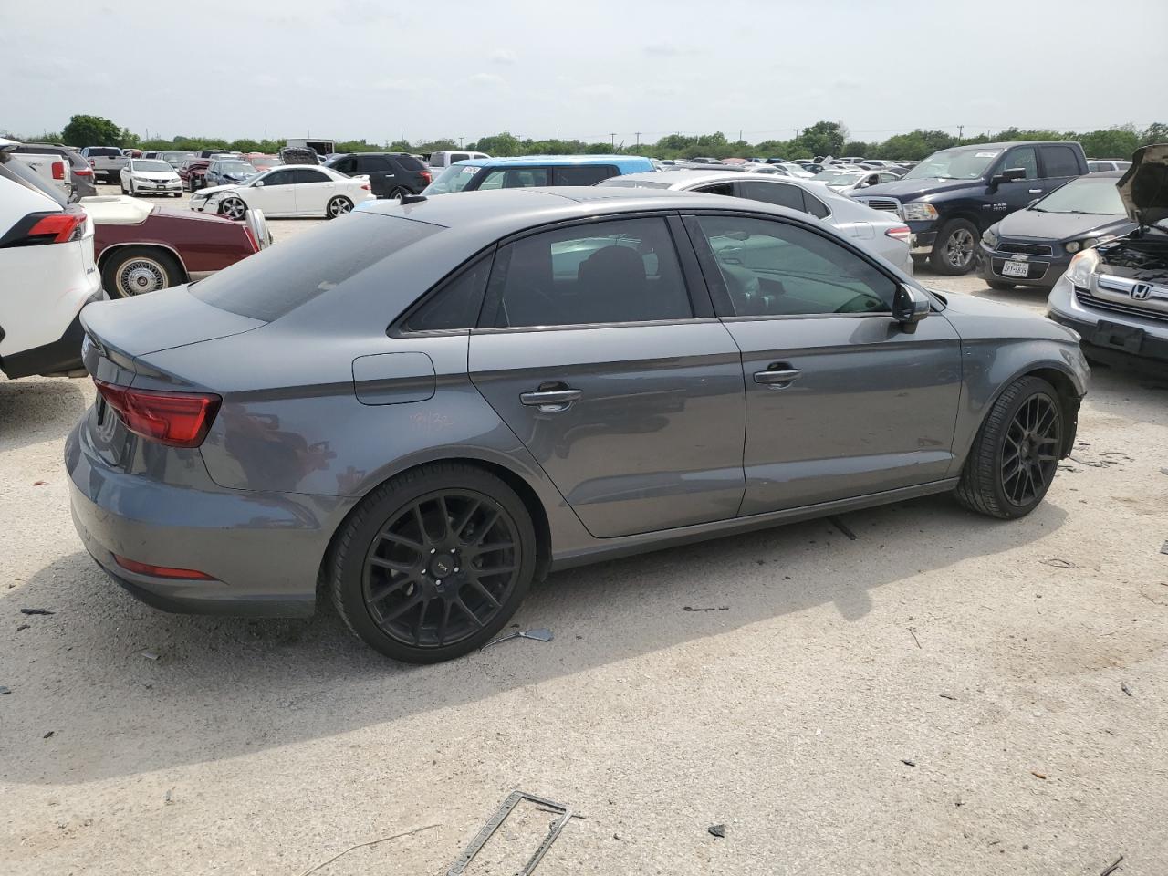 Photo 2 VIN: WAUAUGFF1KA122910 - AUDI A3 