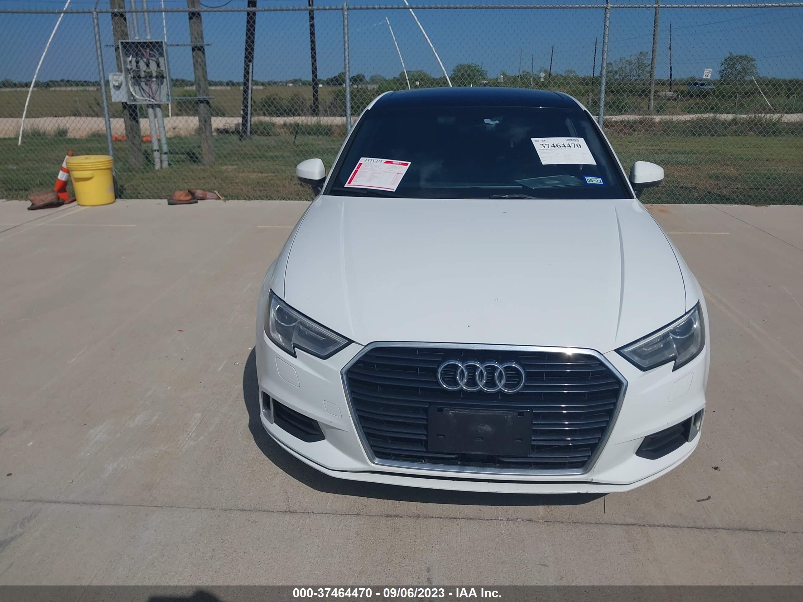 Photo 12 VIN: WAUAUGFF2H1027345 - AUDI A3 