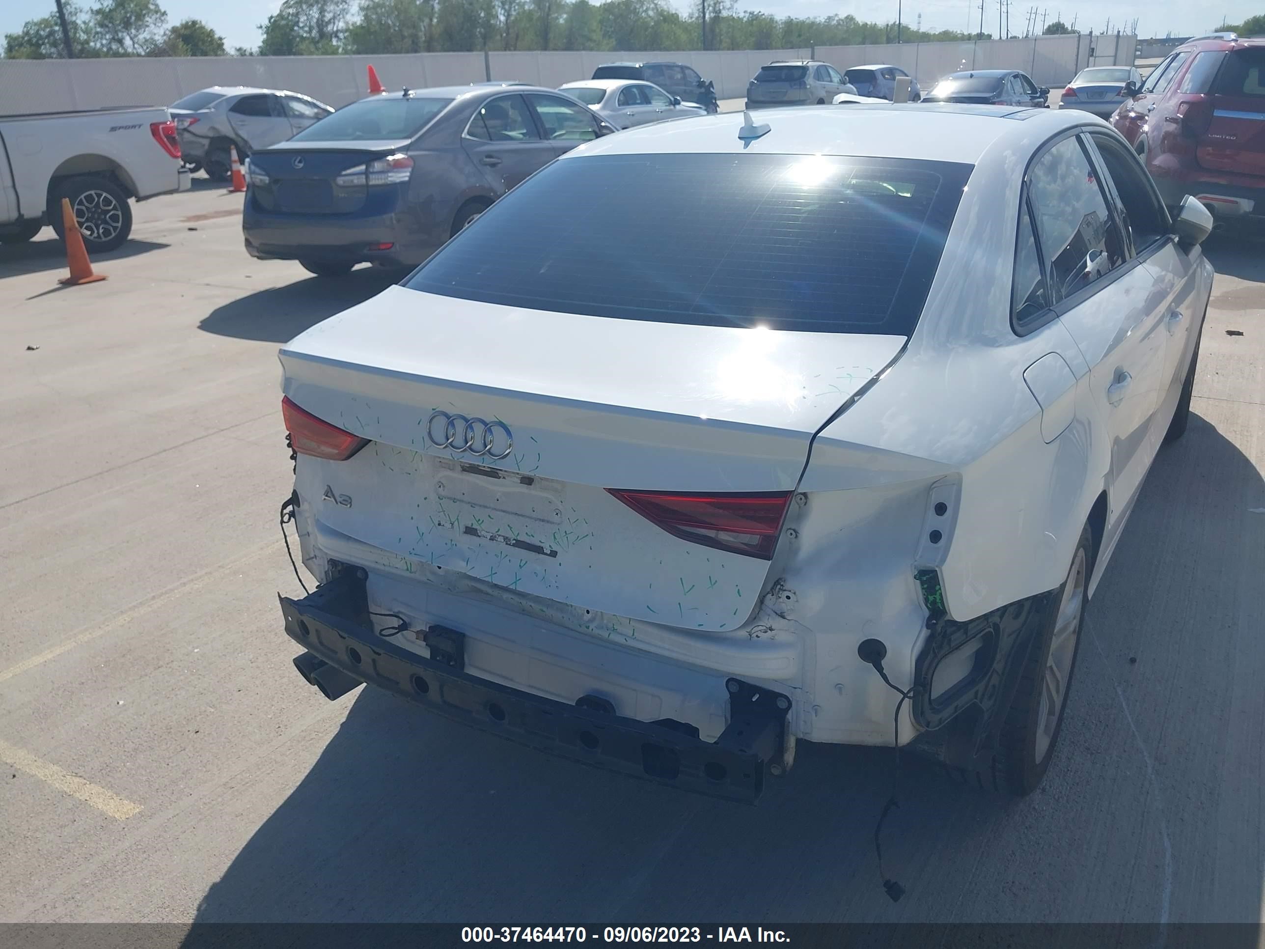 Photo 16 VIN: WAUAUGFF2H1027345 - AUDI A3 